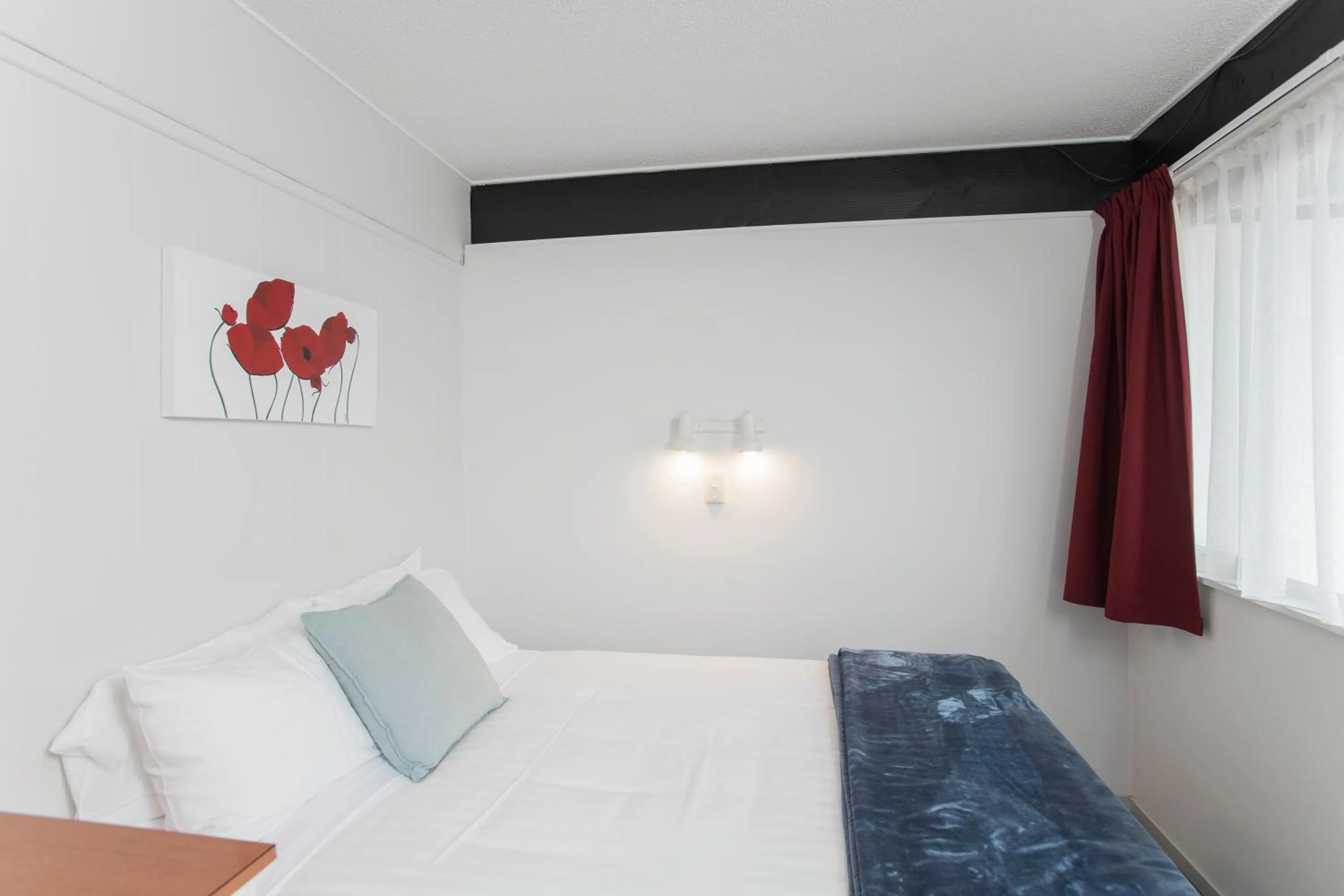 Bedroom, Bed in Waikanae Beach Motel