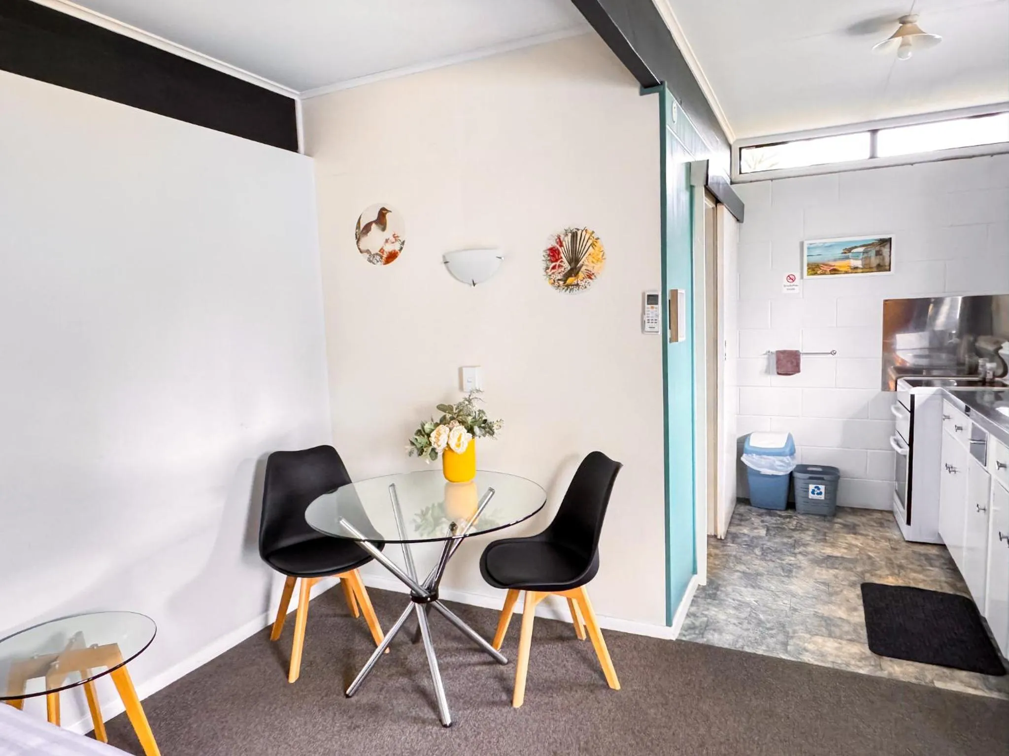 Dining area in Waikanae Beach Motel