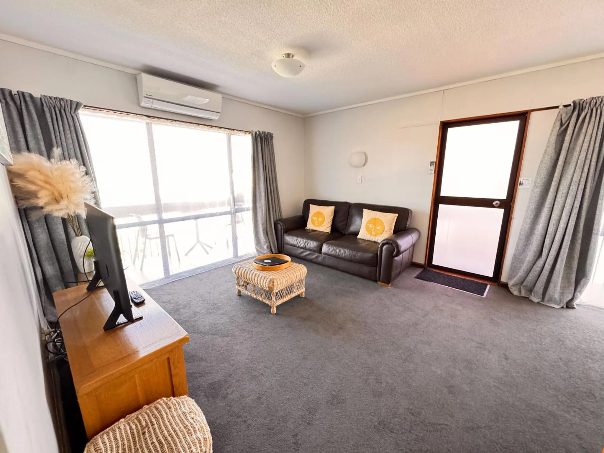 Dining area in Waikanae Beach Motel