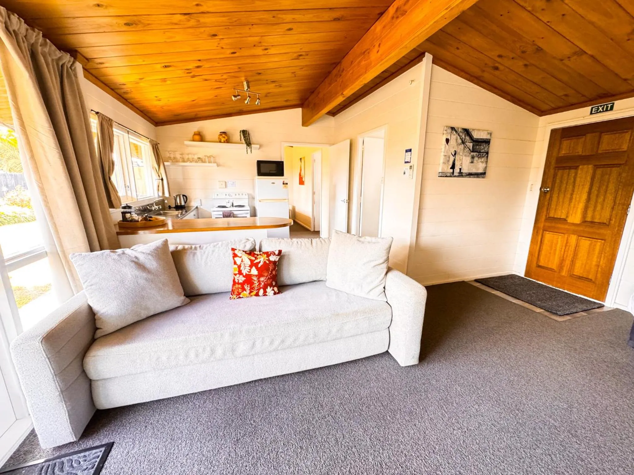 Kitchen or kitchenette in Waikanae Beach Motel