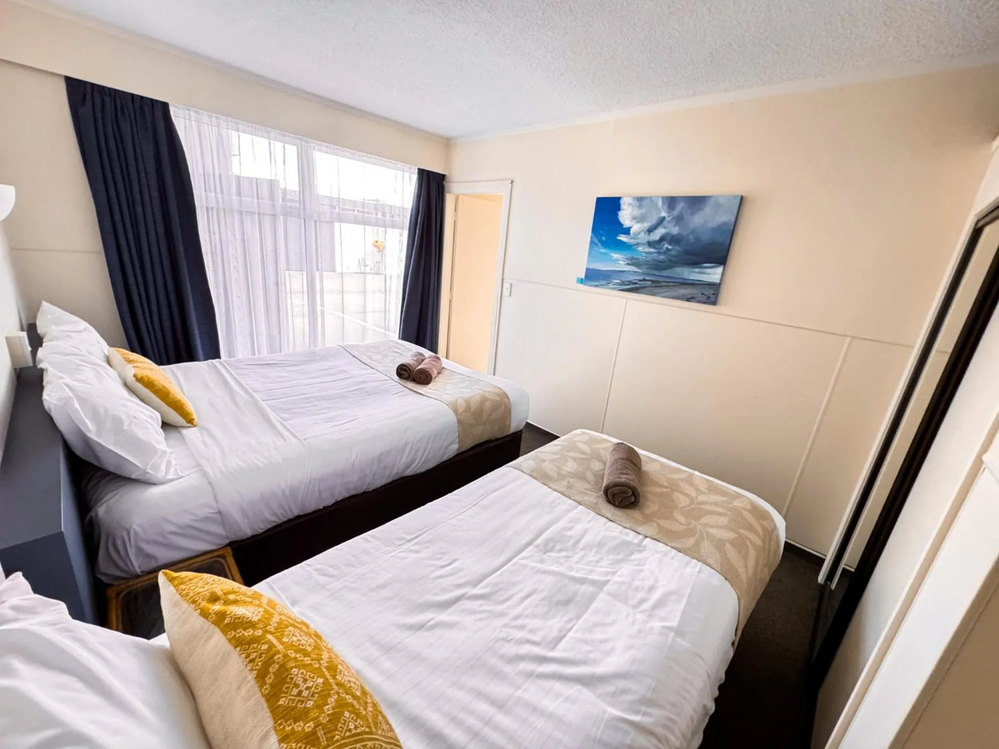 Bed in Waikanae Beach Motel
