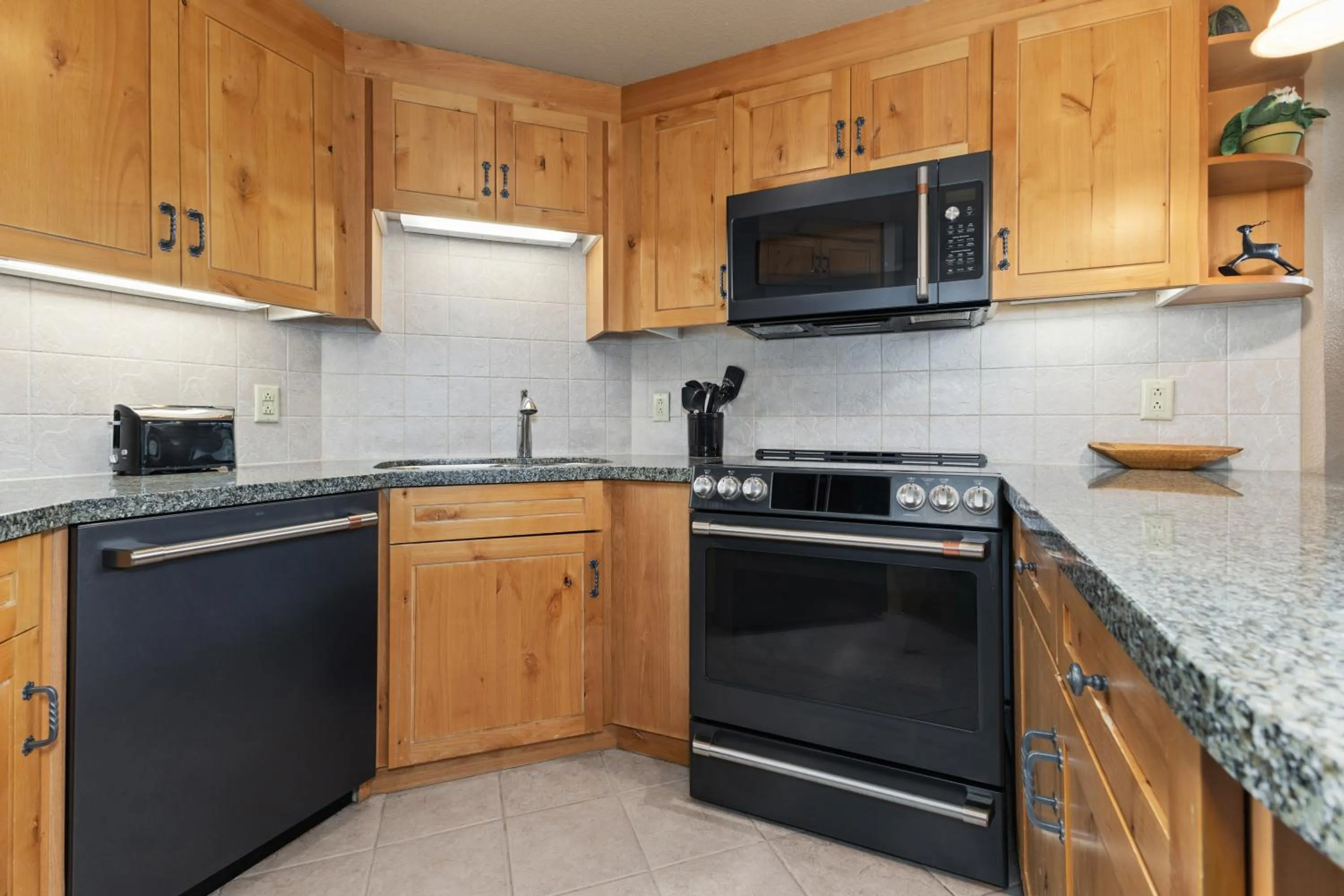 Kitchen or kitchenette in The Steamboat Grand