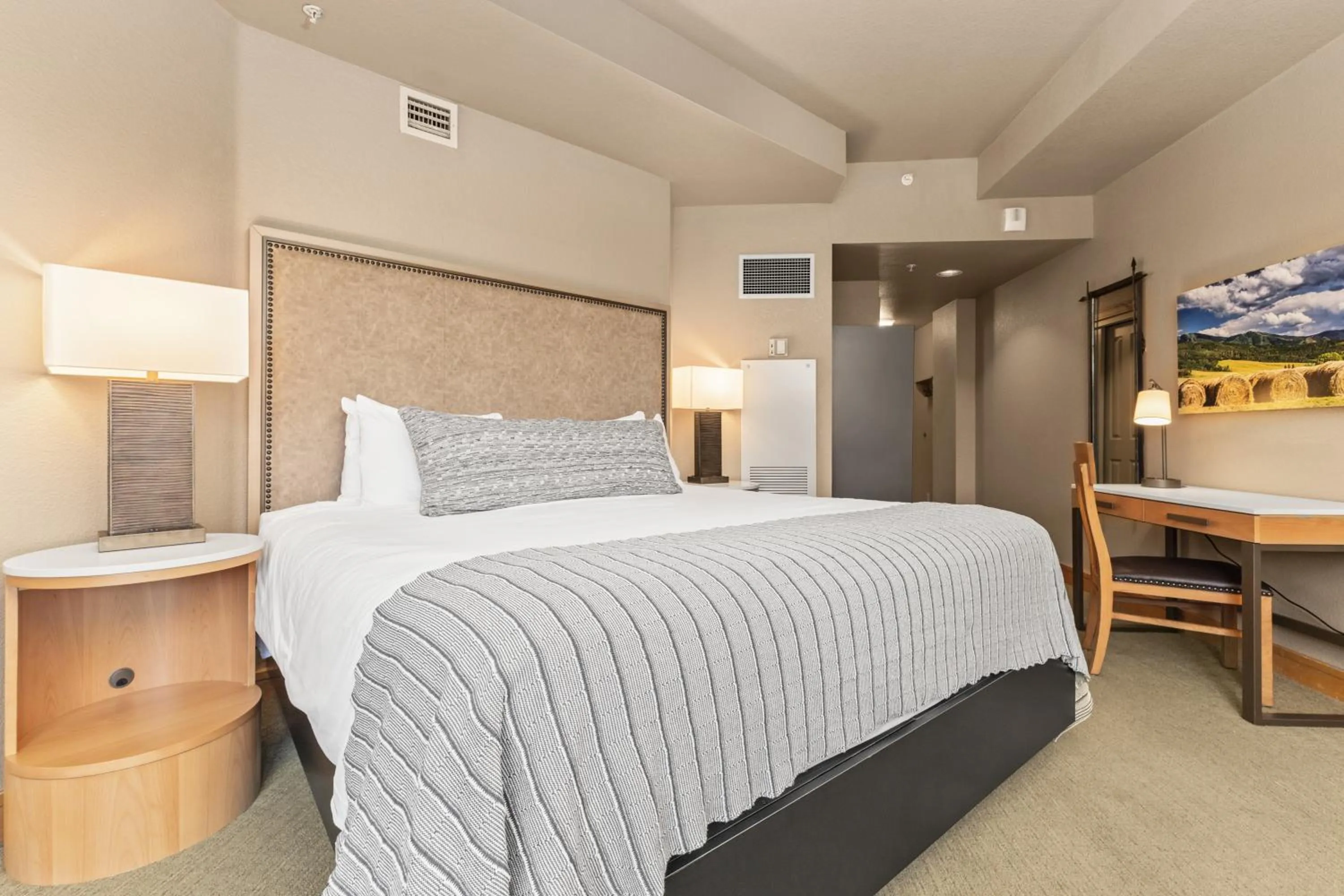 Bedroom, Bed in The Steamboat Grand