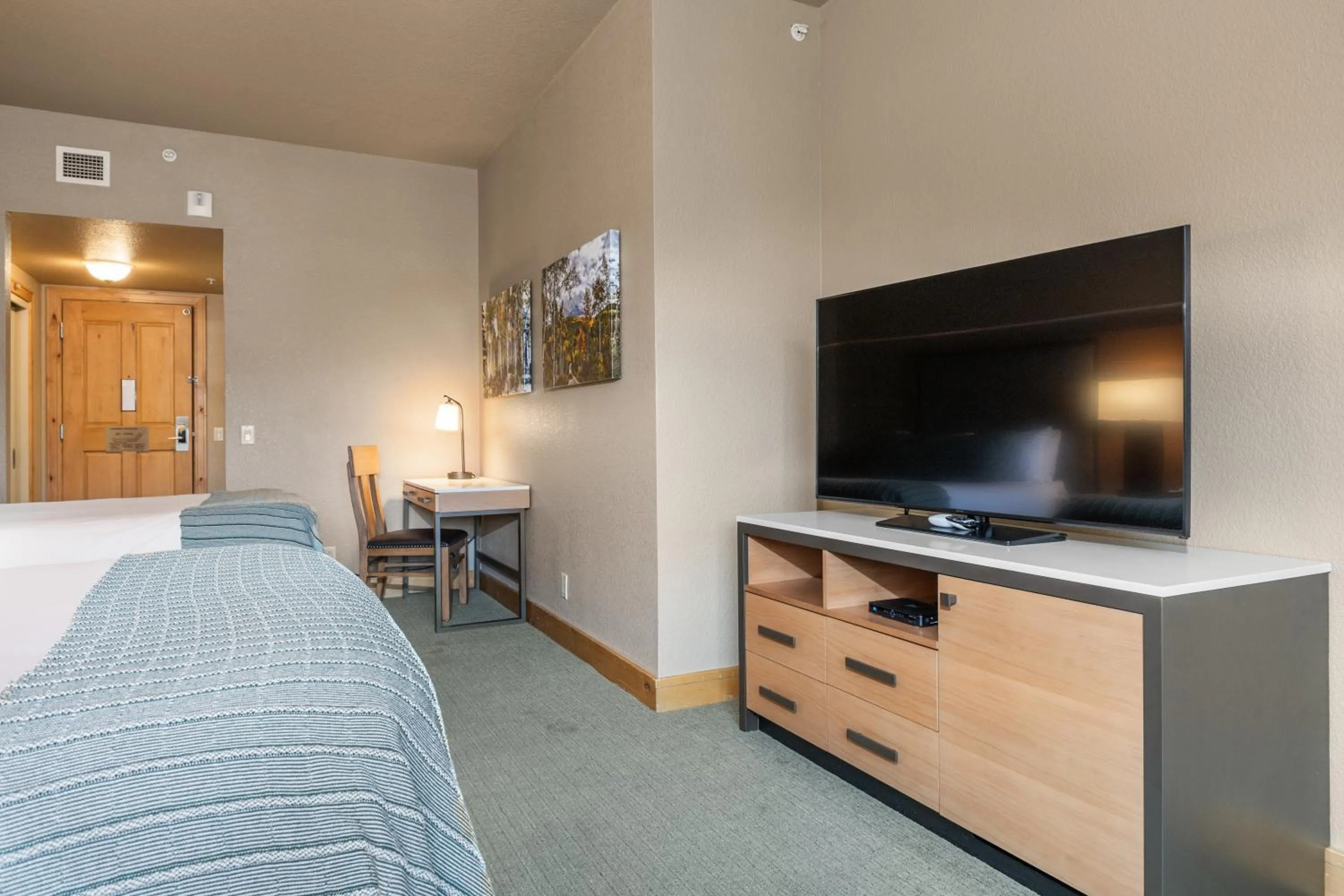 TV and multimedia, Bed in The Steamboat Grand