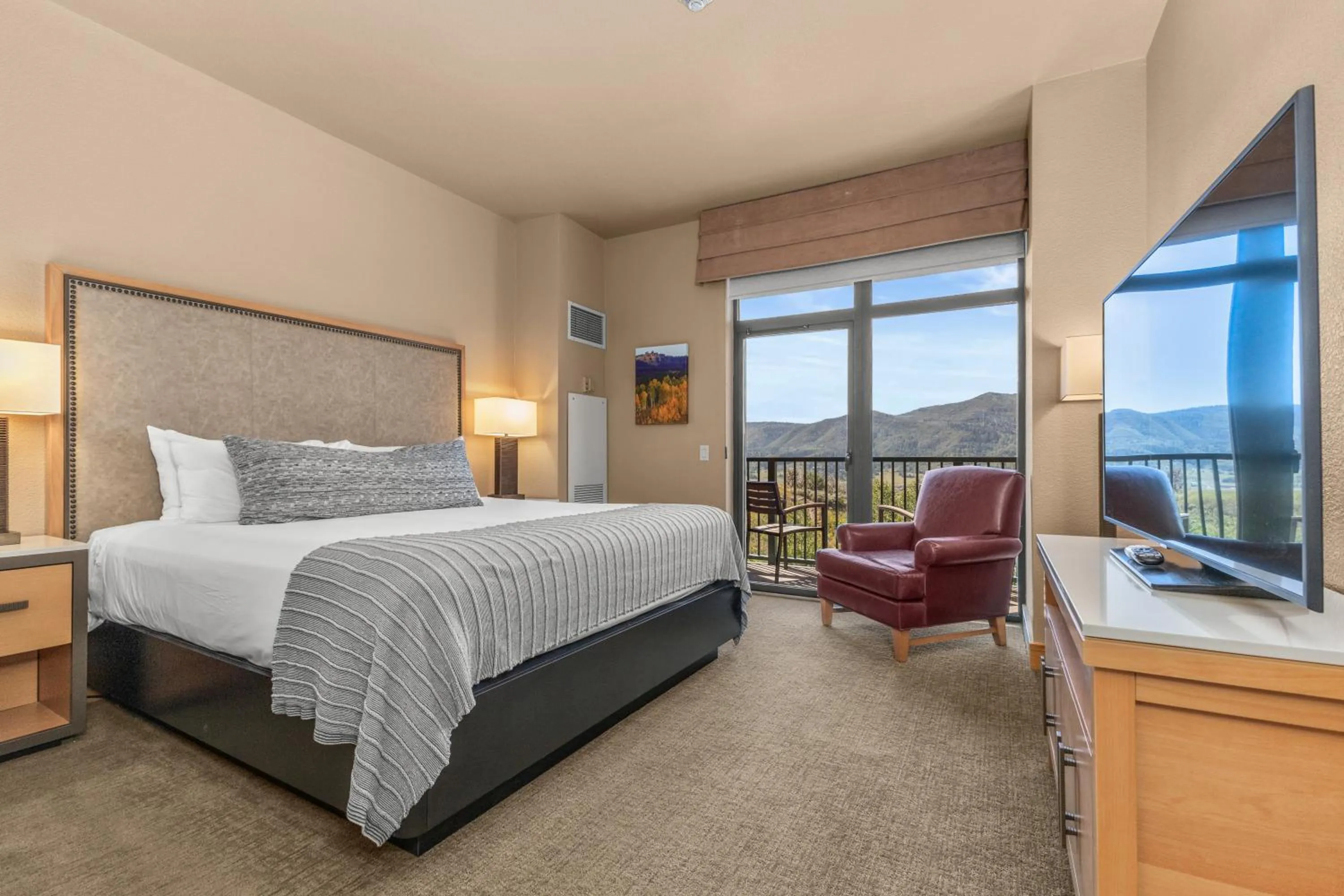 Bedroom, Bed in The Steamboat Grand