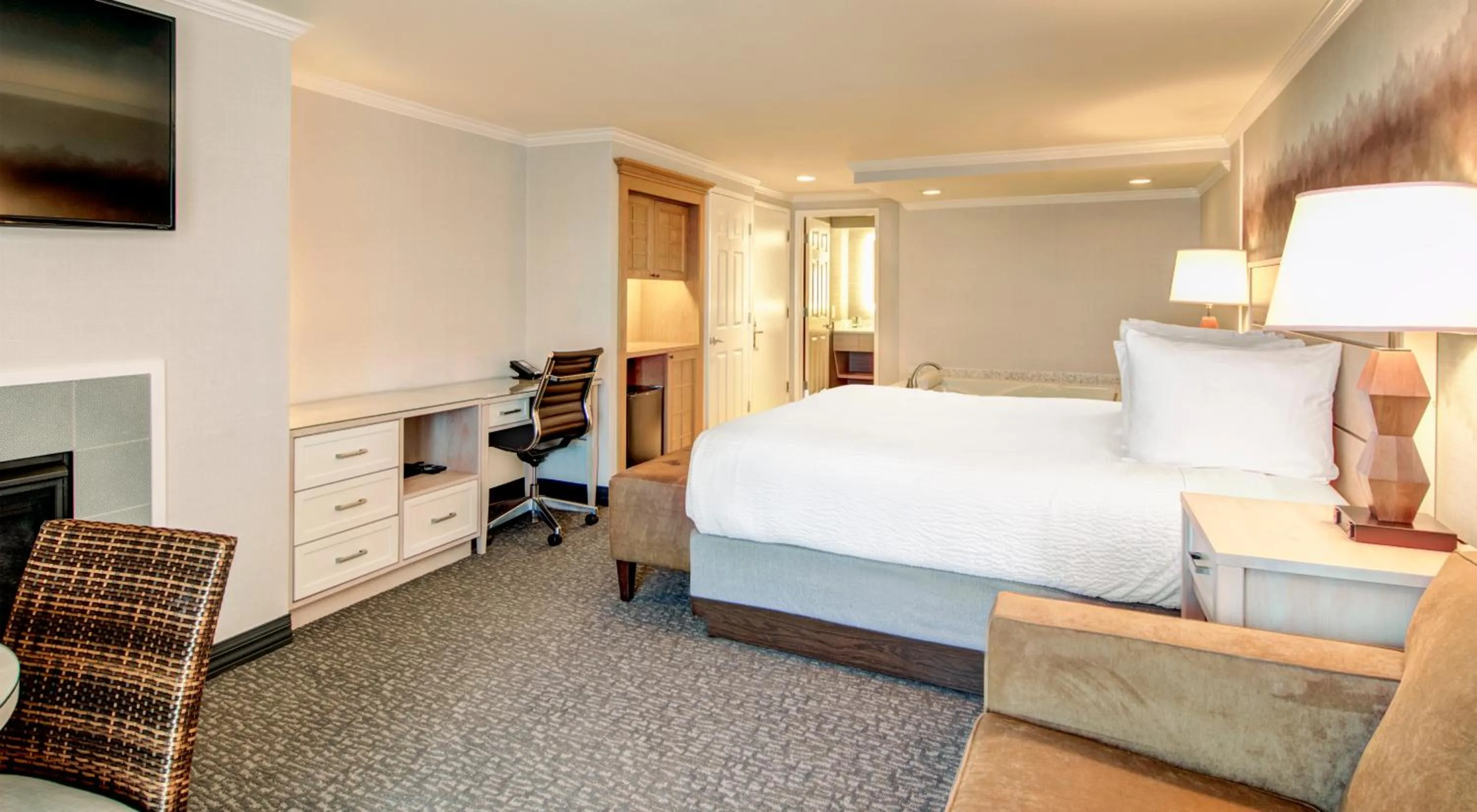 Bed in Hallmark Resort in Cannon Beach