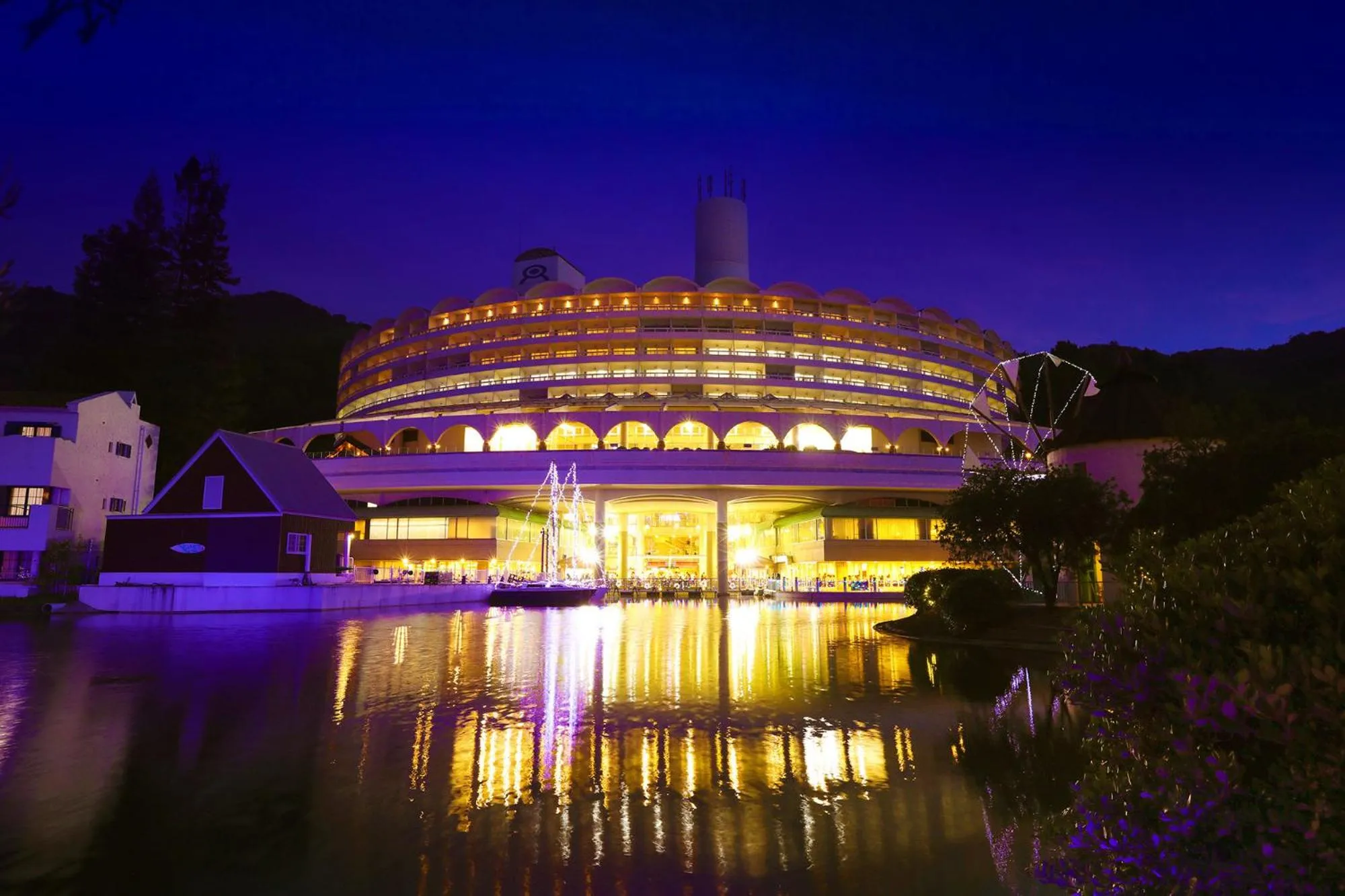 Property building in Ooedo Onsen Monogatari Hotel Reoma no Mori