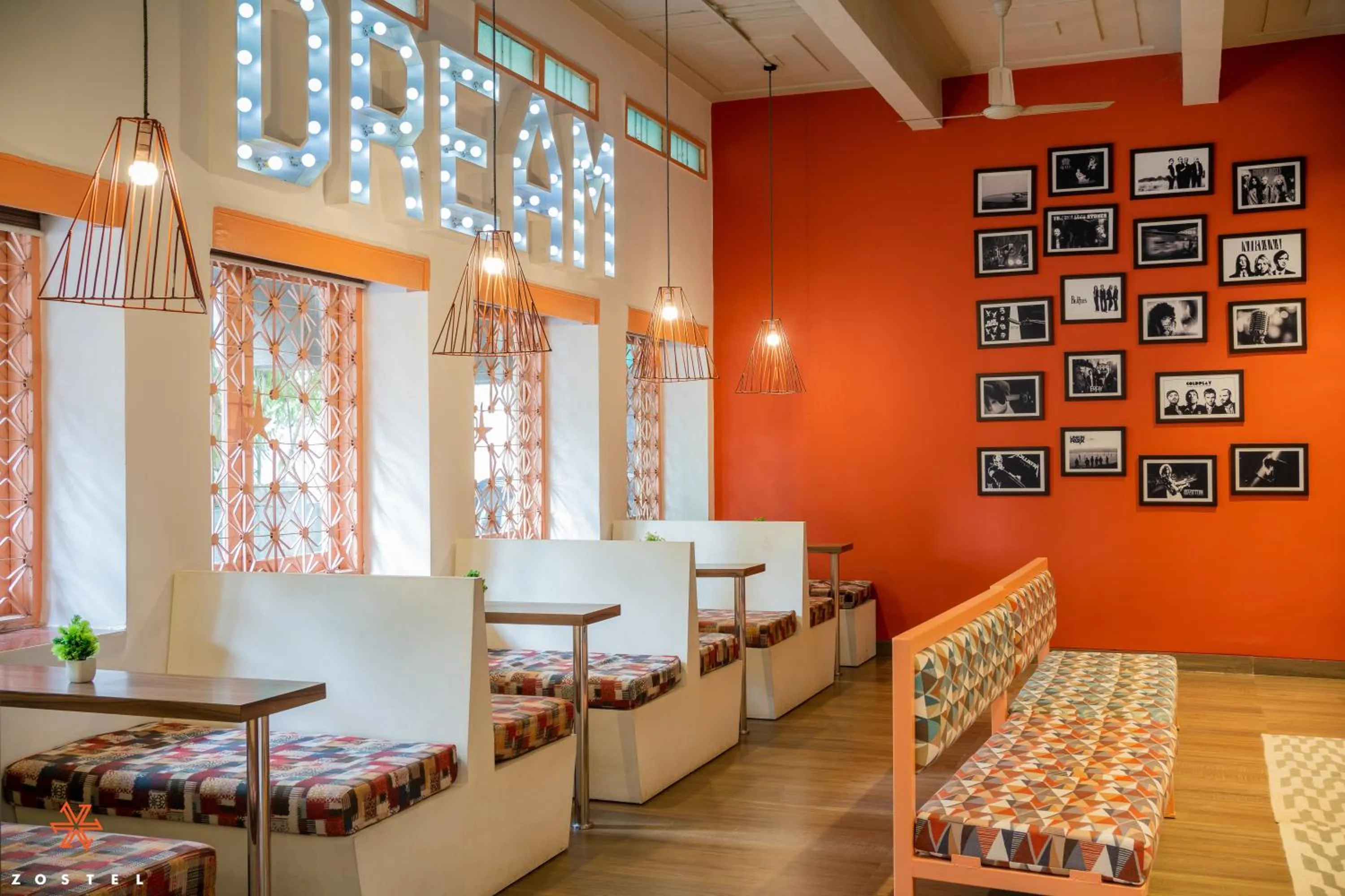 Communal lounge/ TV room in Zostel Chhatrapati Sambhajinagar, Formerly Aurangabad