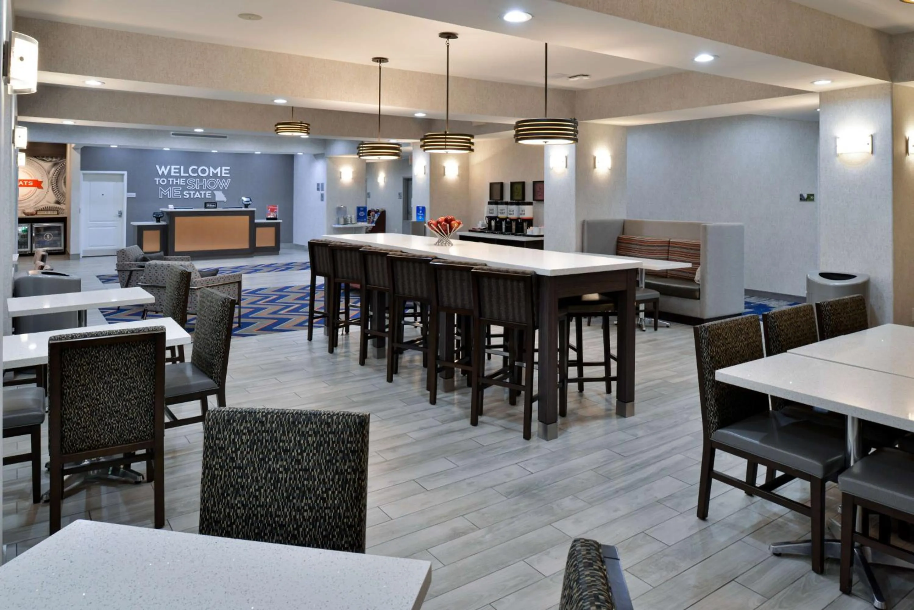 Lobby or reception in Hampton Inn Kansas City Northeast