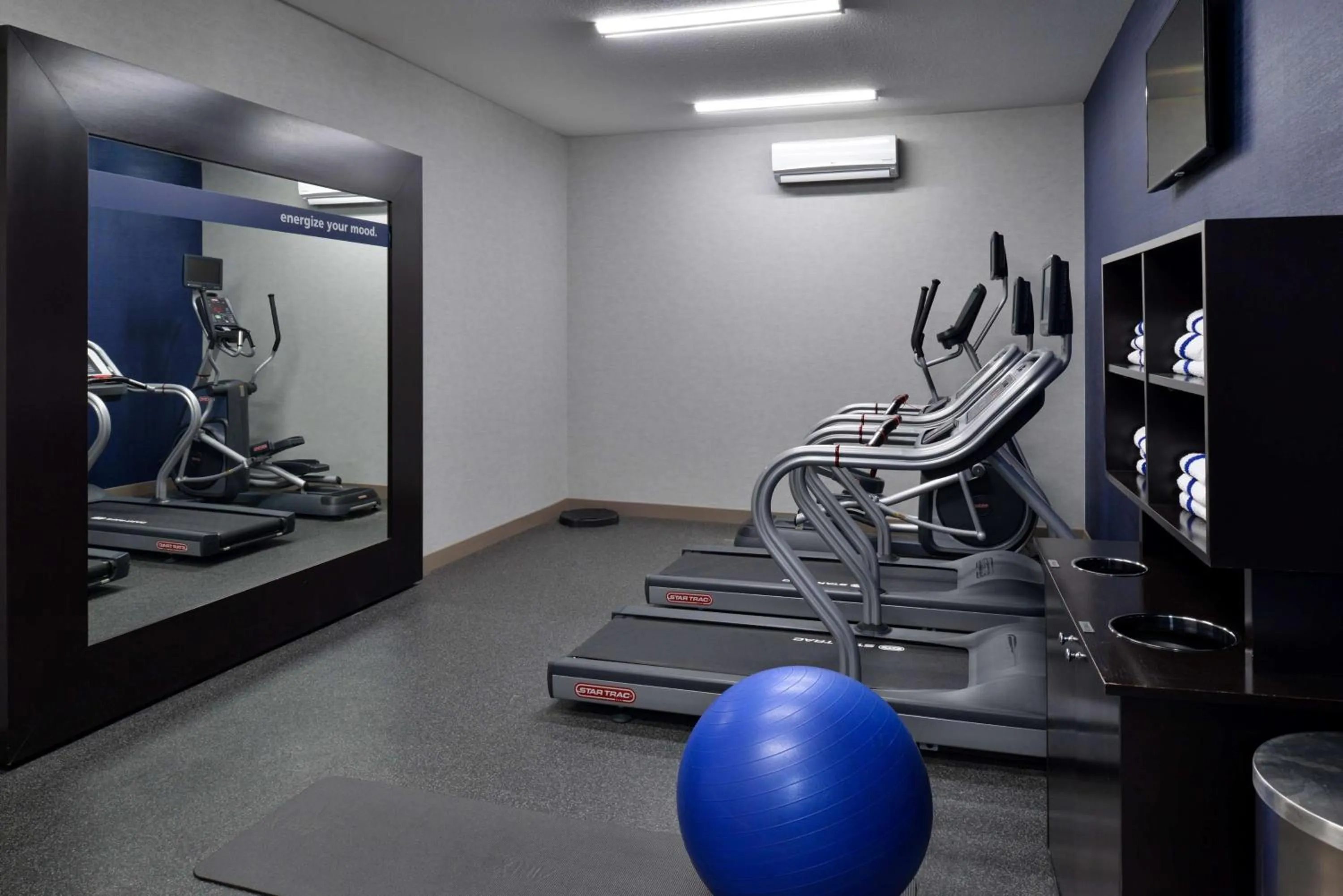 Fitness centre/facilities in Hampton Inn Kansas City Northeast