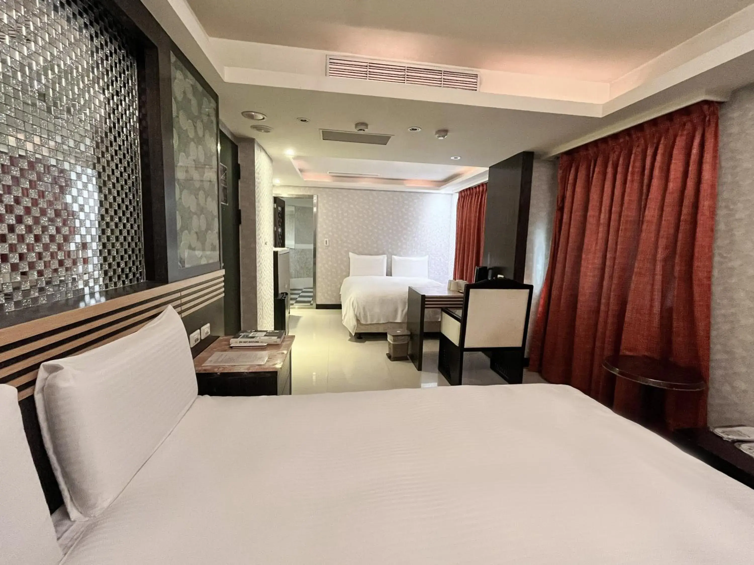 Photo of the whole room, Bed in Guide Hotel Taipei Xinyi Photo of the whole room, Bed in Guide Hotel Taipei Xinyi