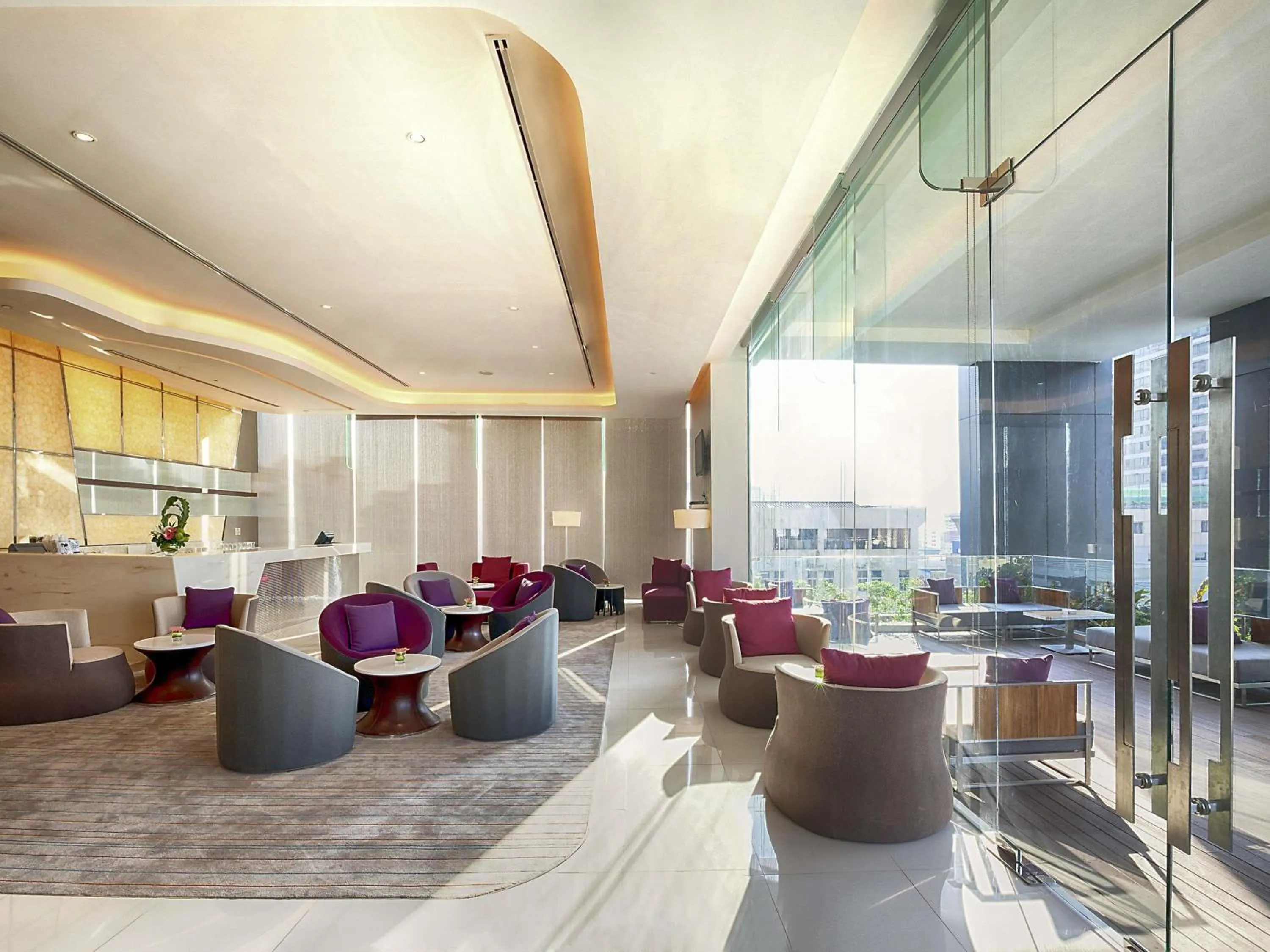 Lounge or bar in Mercure Bangkok Siam