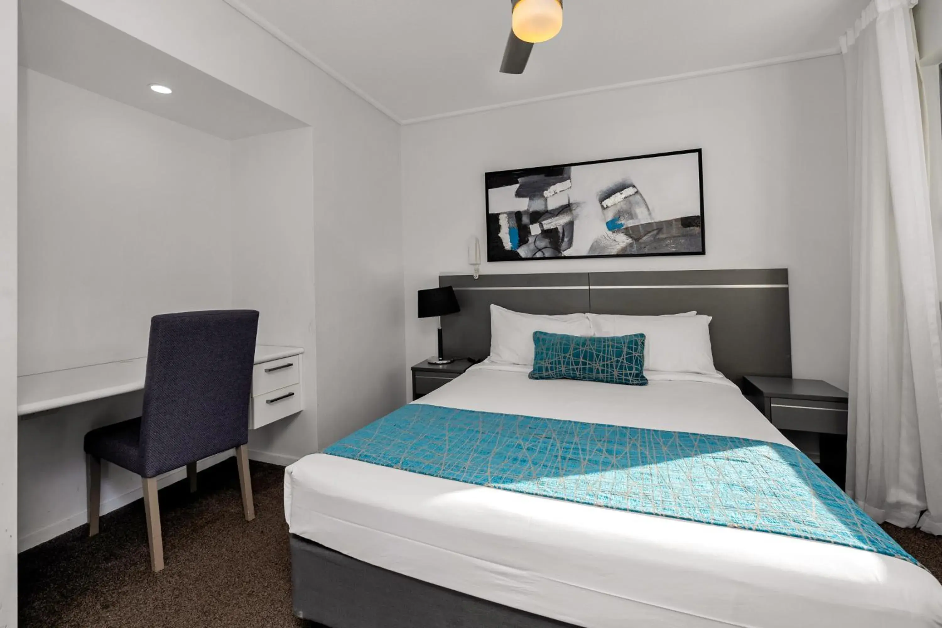 Bed in Central Kensington Apartments Bed in Central Kensington Apartments