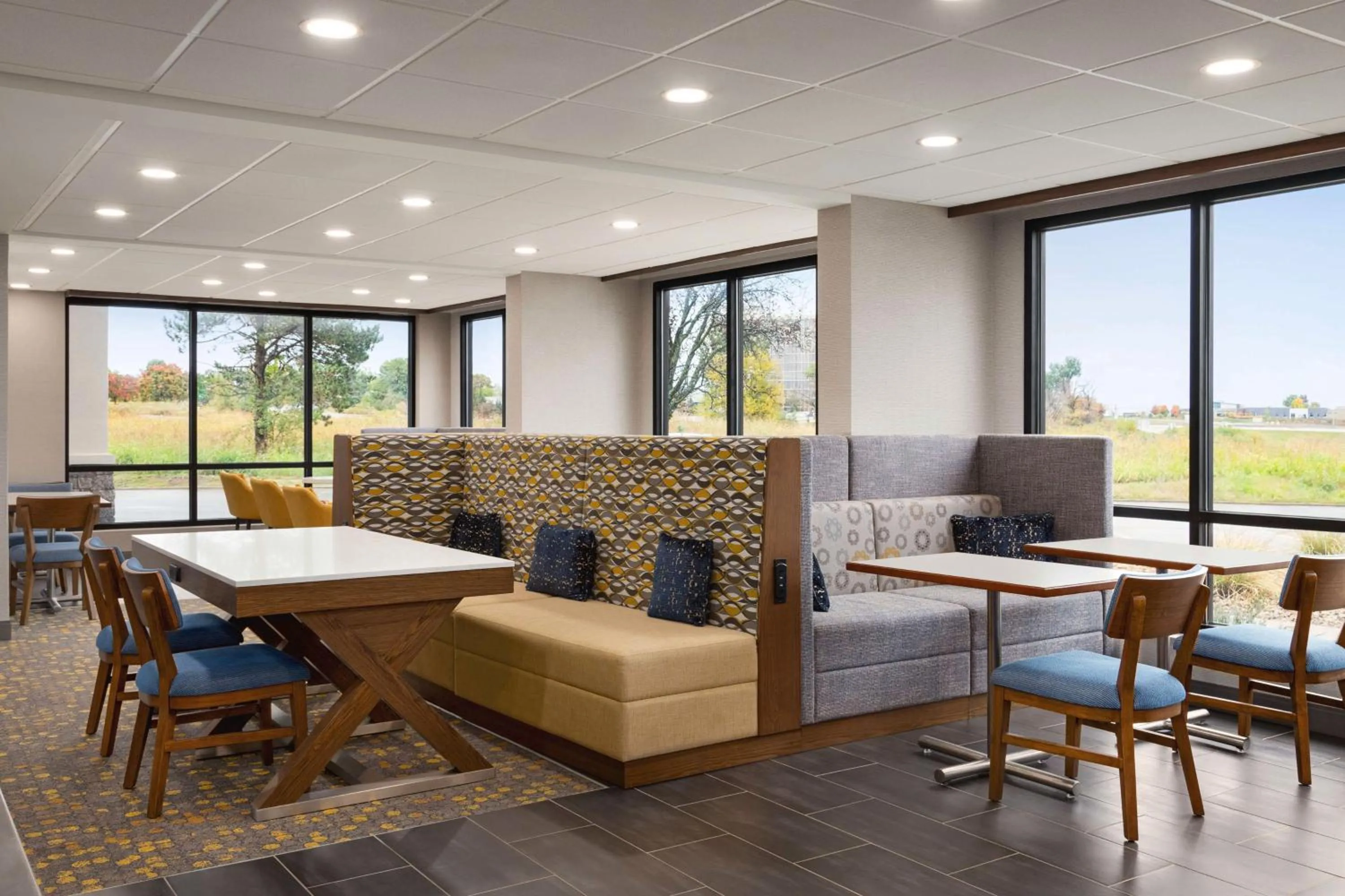 Breakfast in Hampton Inn Kansas City - Airport