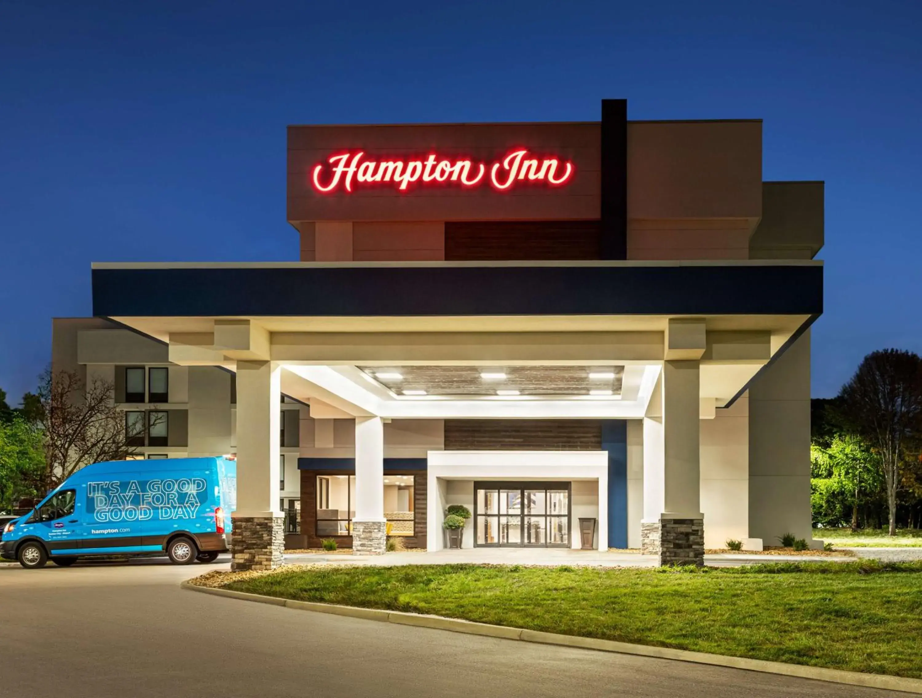 Property building in Hampton Inn Kansas City - Airport Property building in Hampton Inn Kansas City - Airport