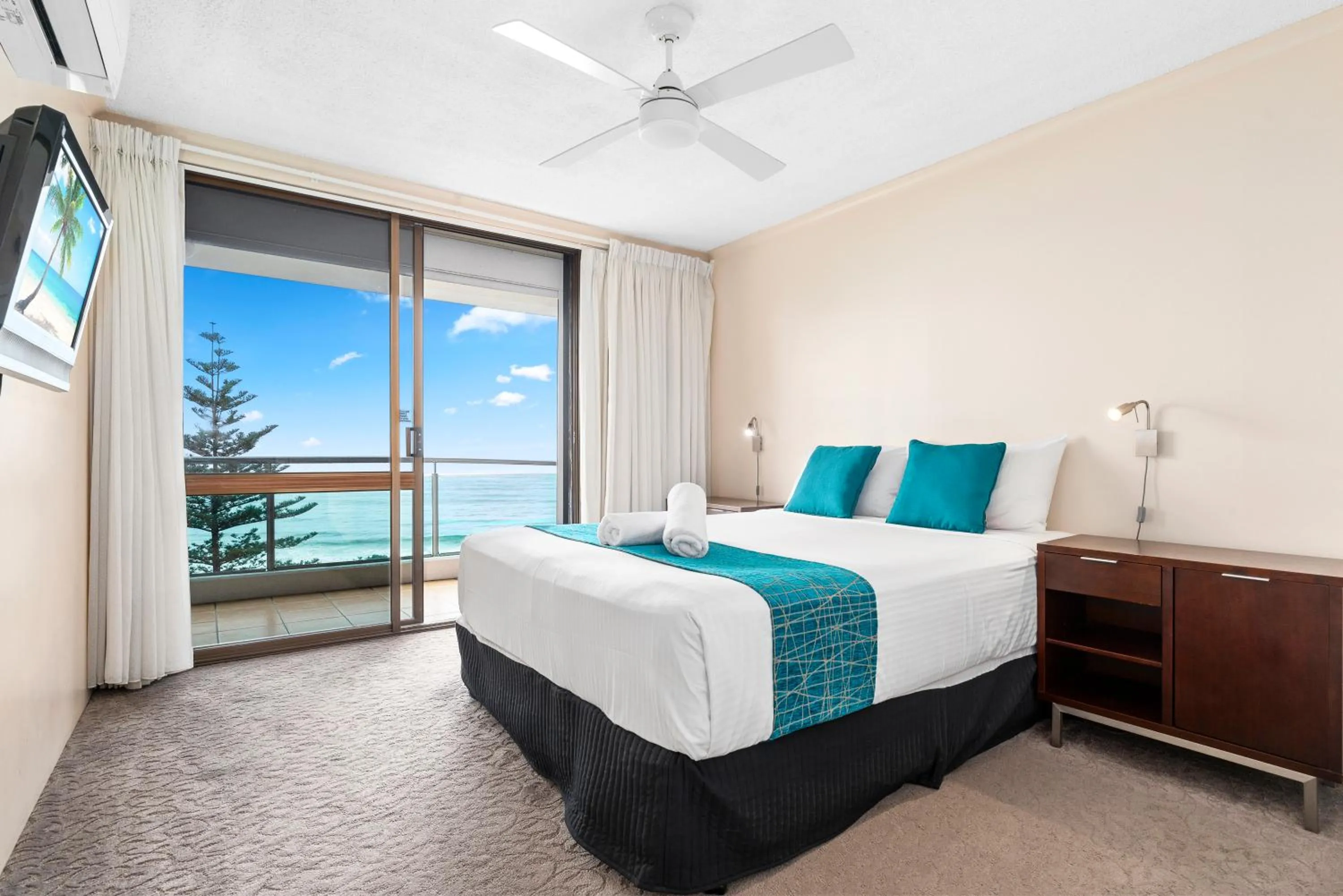 Bed in Northwind Beachfront Apartments