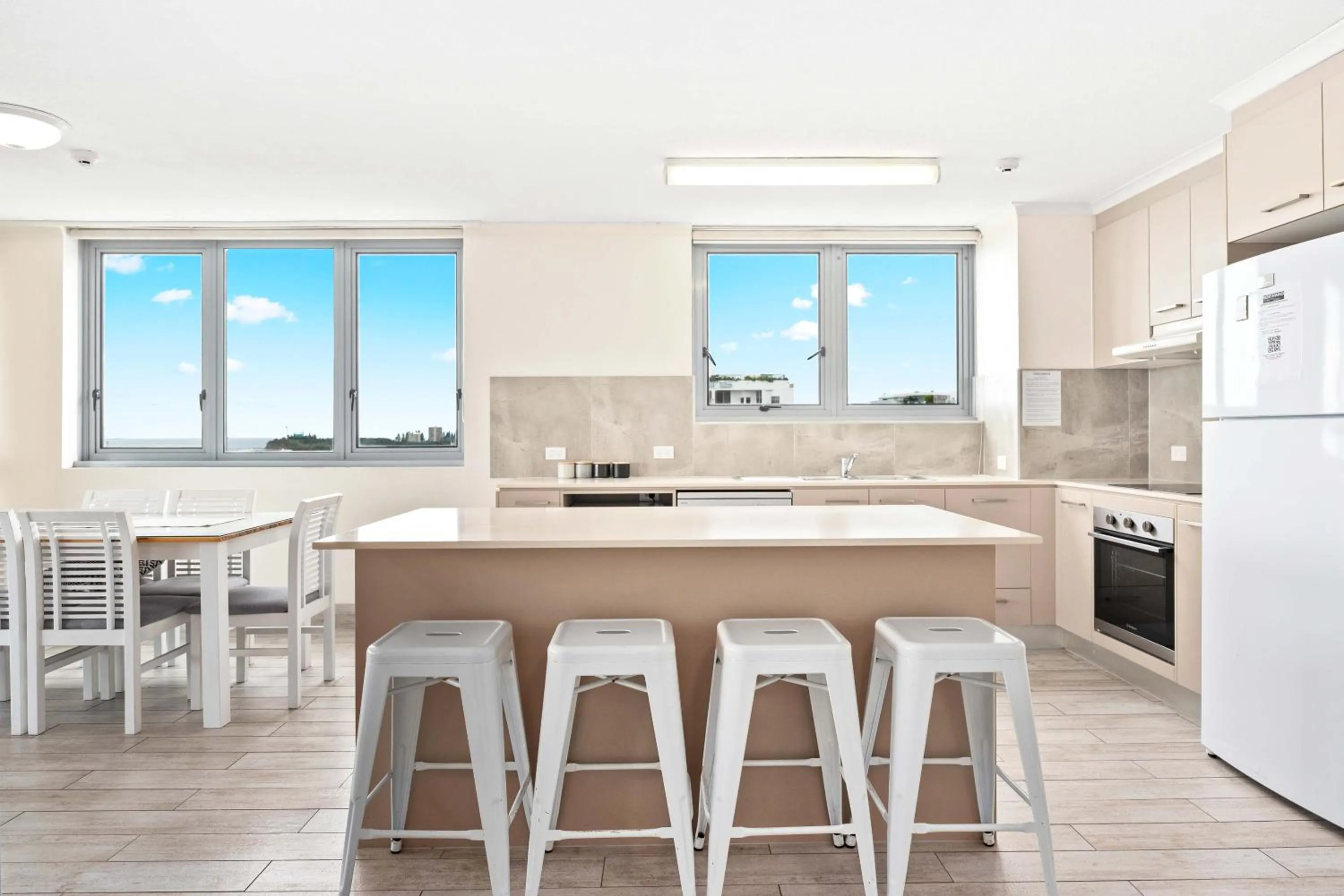 Kitchen or kitchenette in Northwind Beachfront Apartments