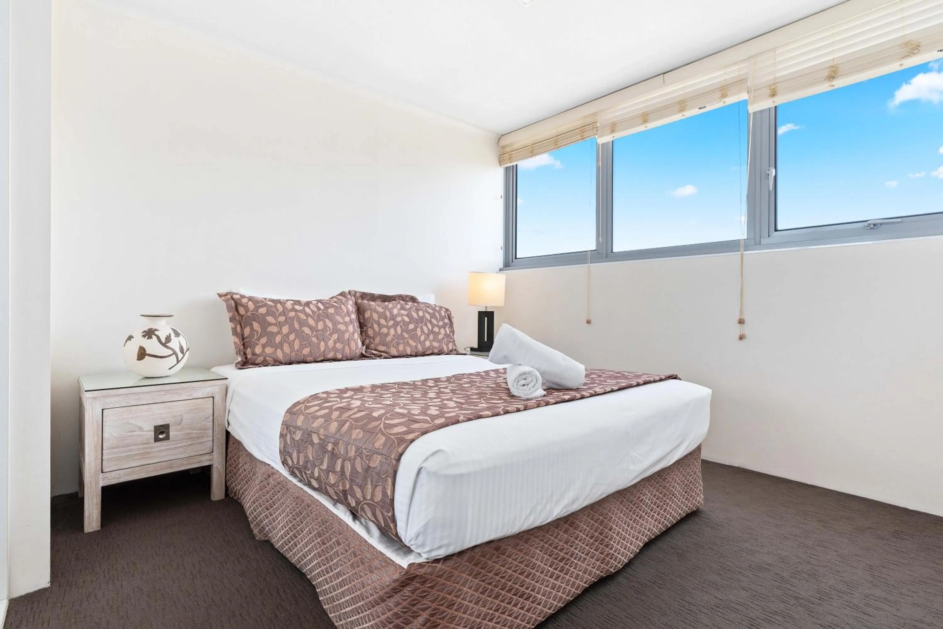 Bedroom, Bed in Northwind Beachfront Apartments