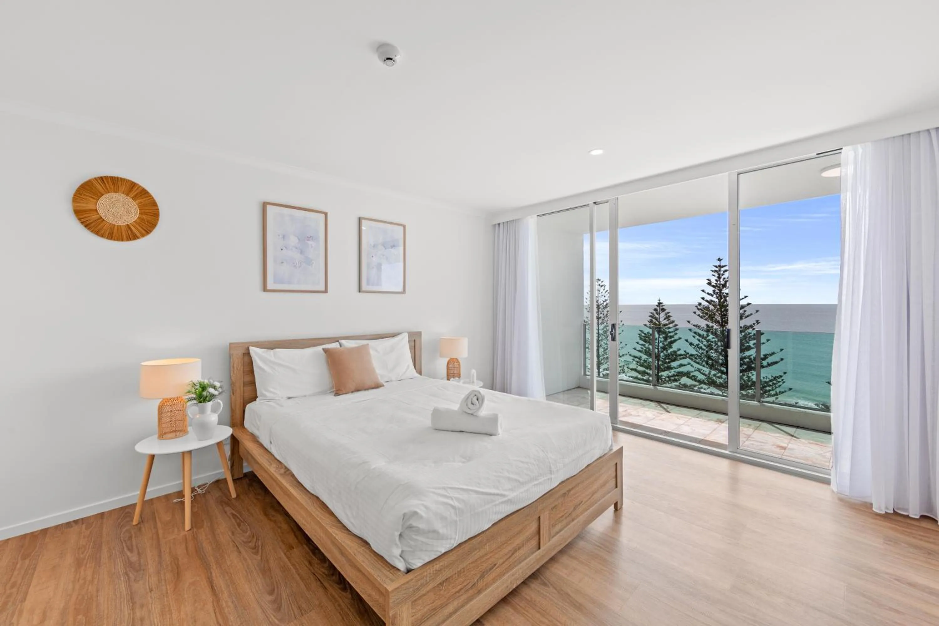 Bedroom, Bed in Northwind Beachfront Apartments