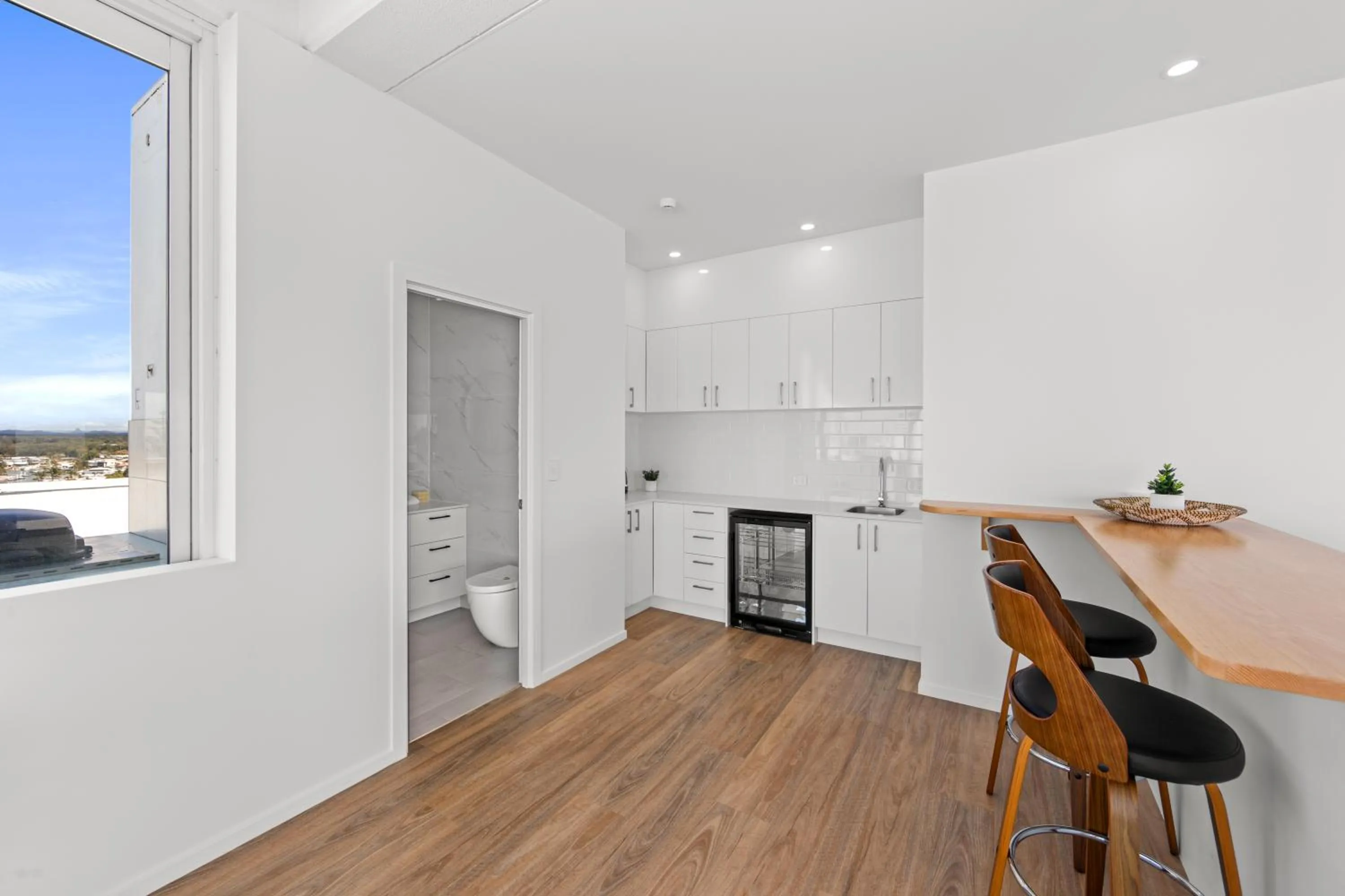 Kitchen or kitchenette in Northwind Beachfront Apartments