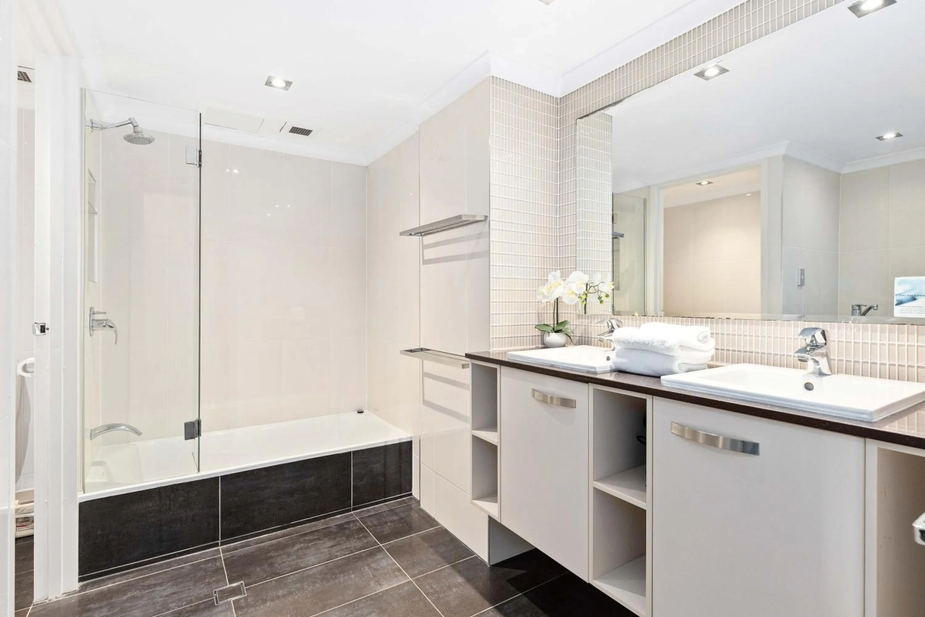 Shower in Northwind Beachfront Apartments