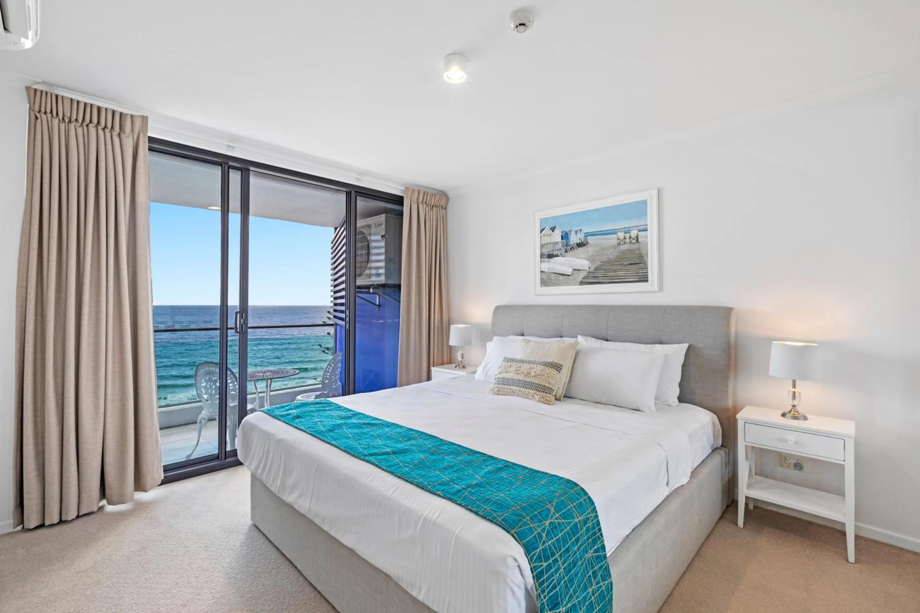 Bedroom, Bed in Northwind Beachfront Apartments