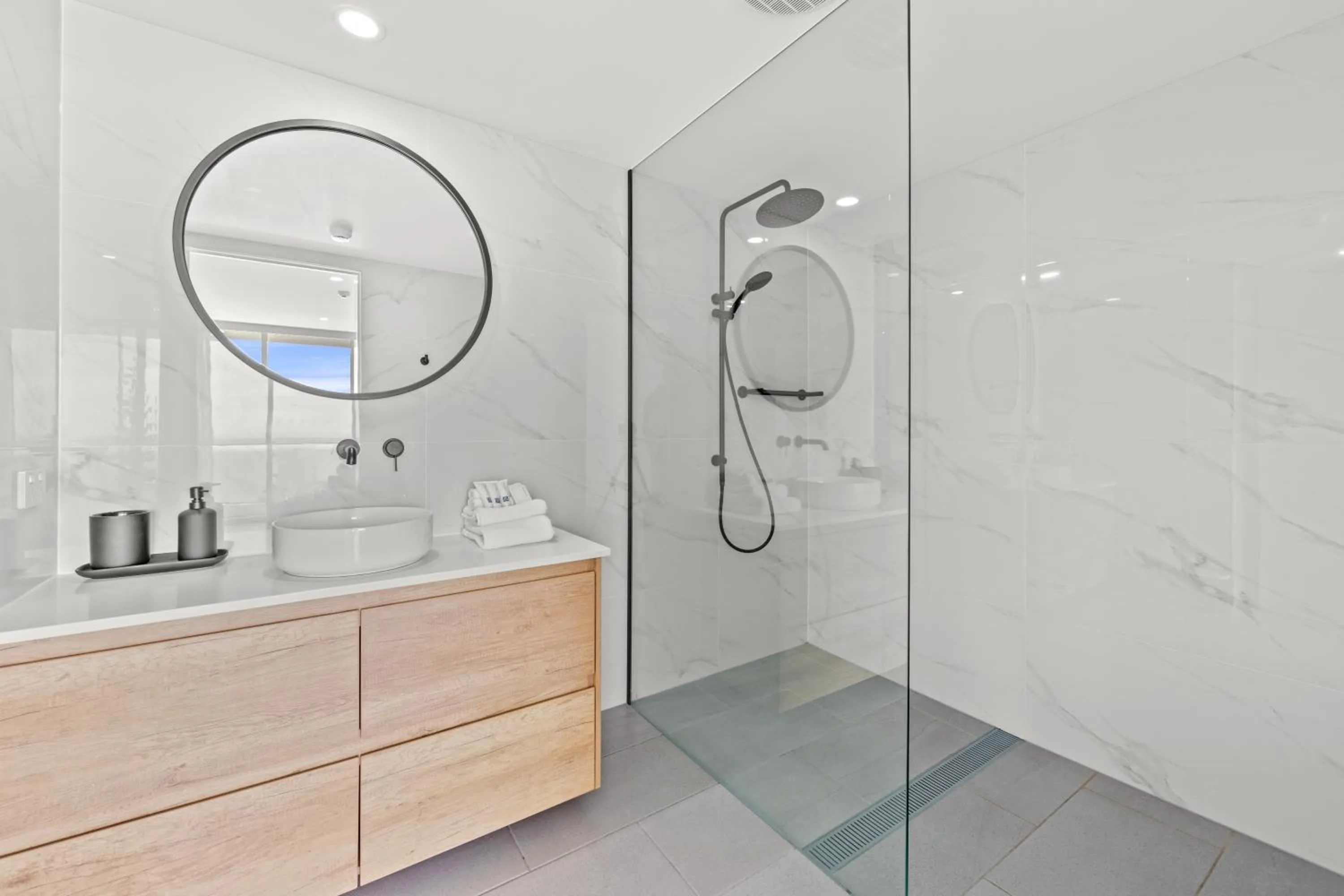 Bathroom in Northwind Beachfront Apartments