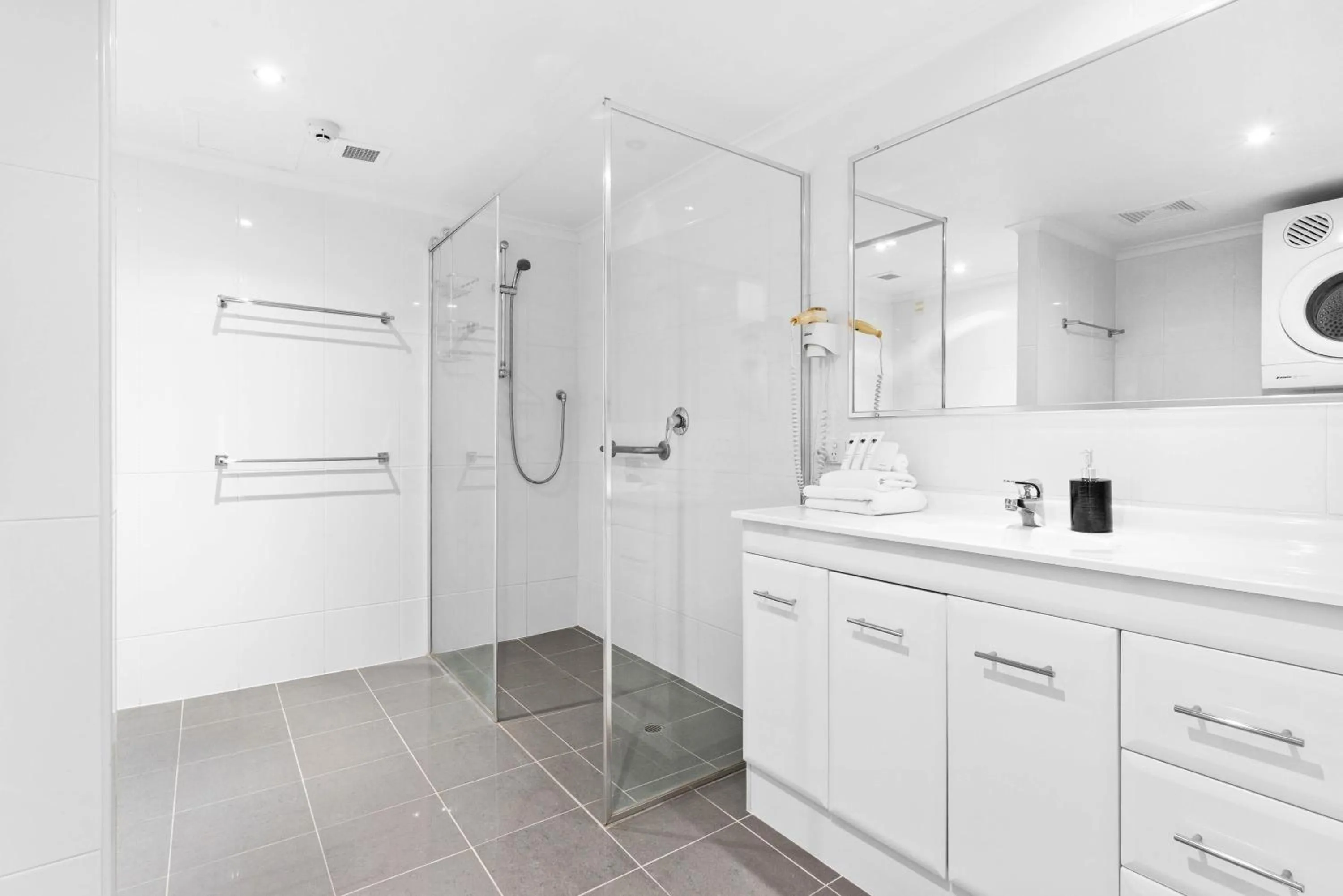 Shower in Northwind Beachfront Apartments