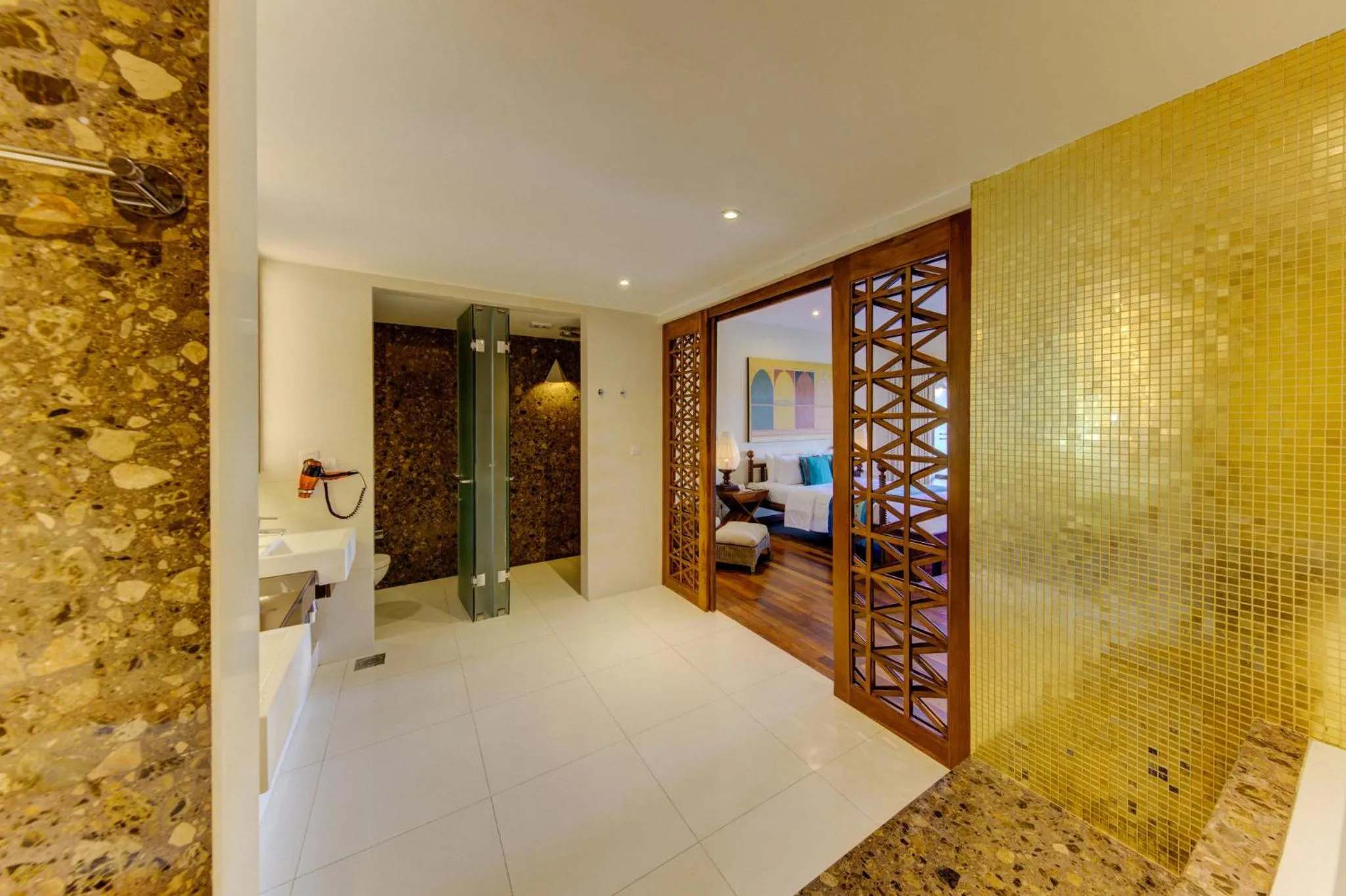 Bathroom in Cinnamon Bey Beruwala