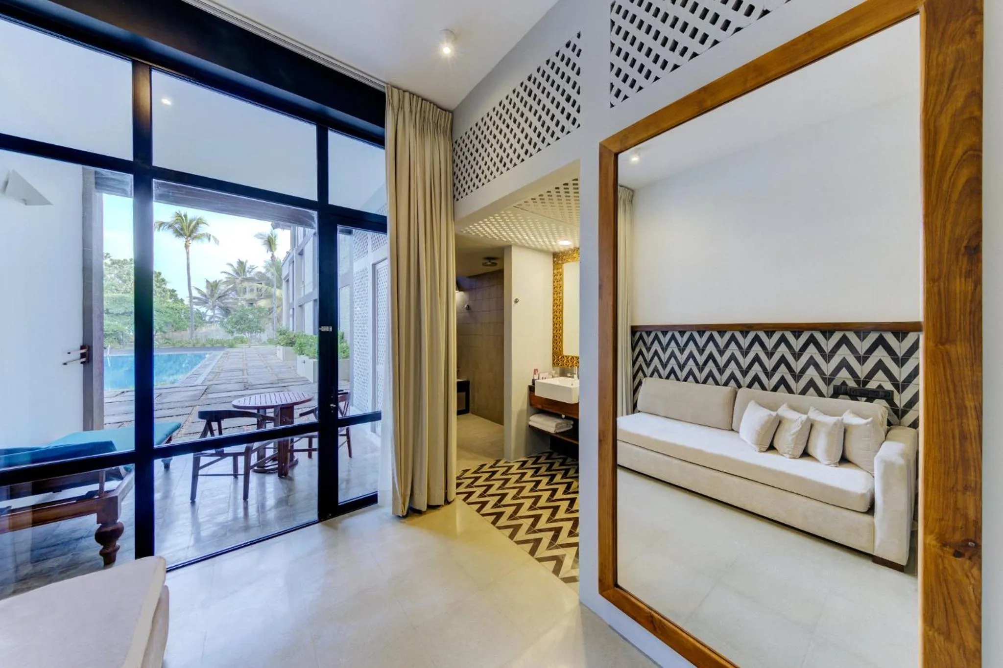 Bathroom, Bed in Cinnamon Bey Beruwala