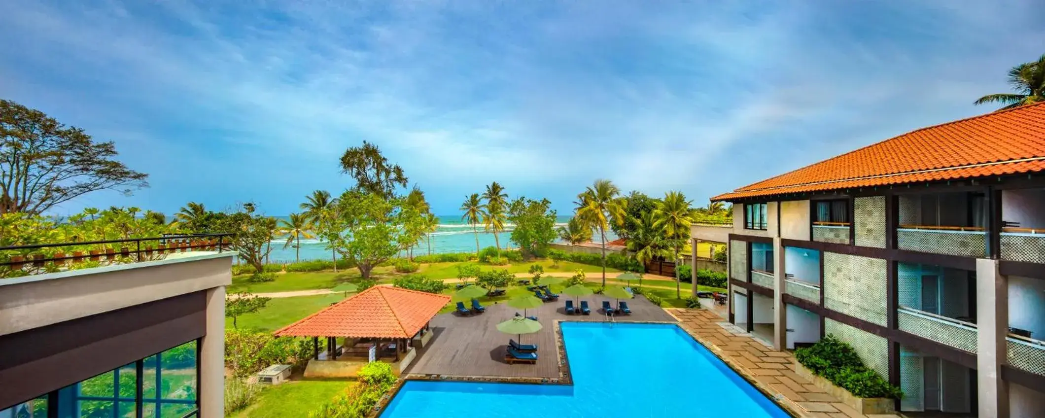 Swimming pool in Cinnamon Bey Beruwala Swimming pool in Cinnamon Bey Beruwala