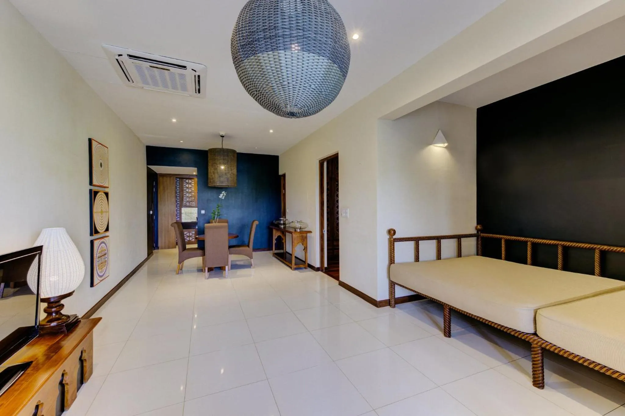 Photo of the whole room, Bed in Cinnamon Bey Beruwala