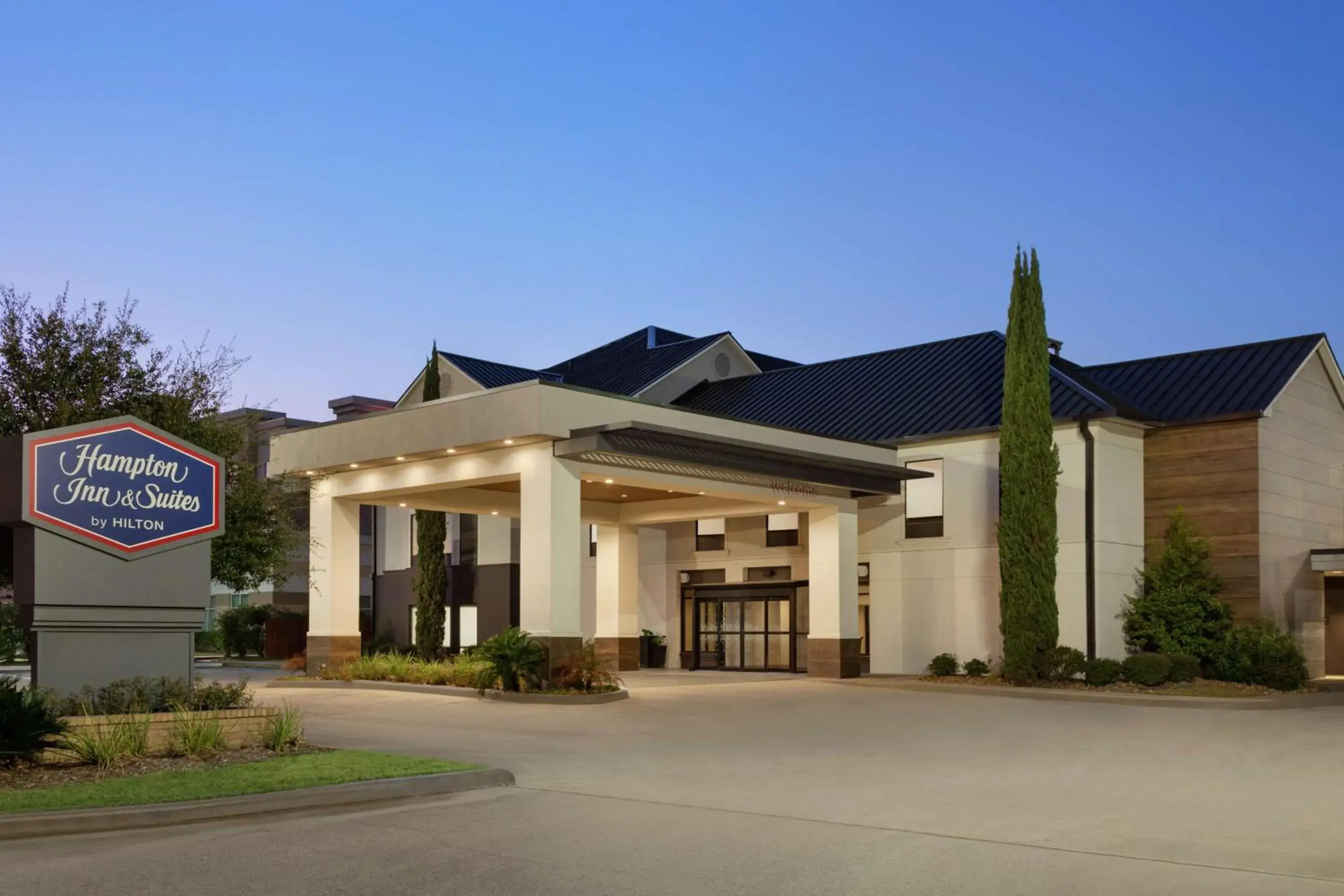 Property building in Hampton Inn & Suites Houston-Cypress Station Property building in Hampton Inn & Suites Houston-Cypress Station