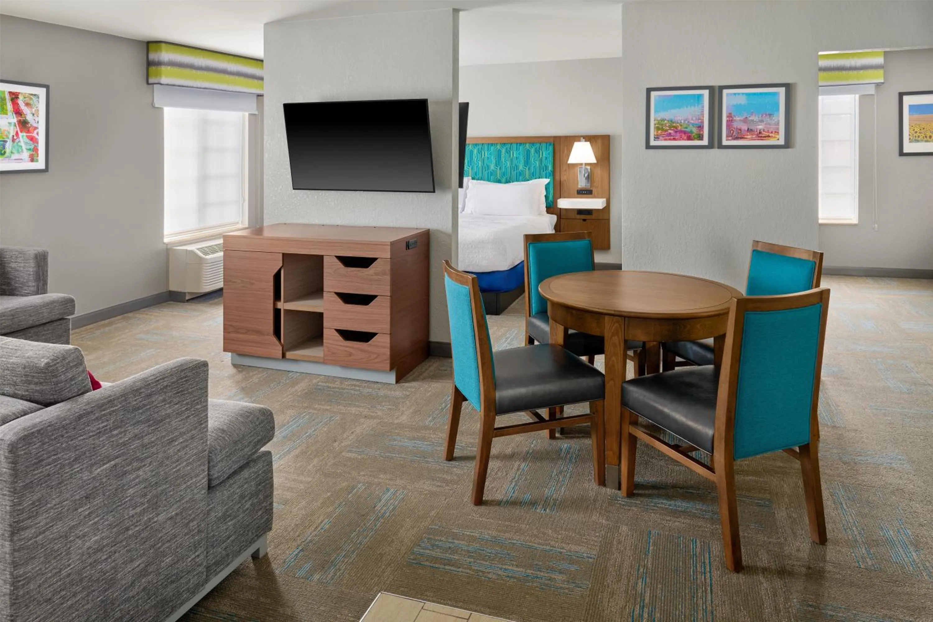 Bed in Hampton Inn Kansas City The Legends