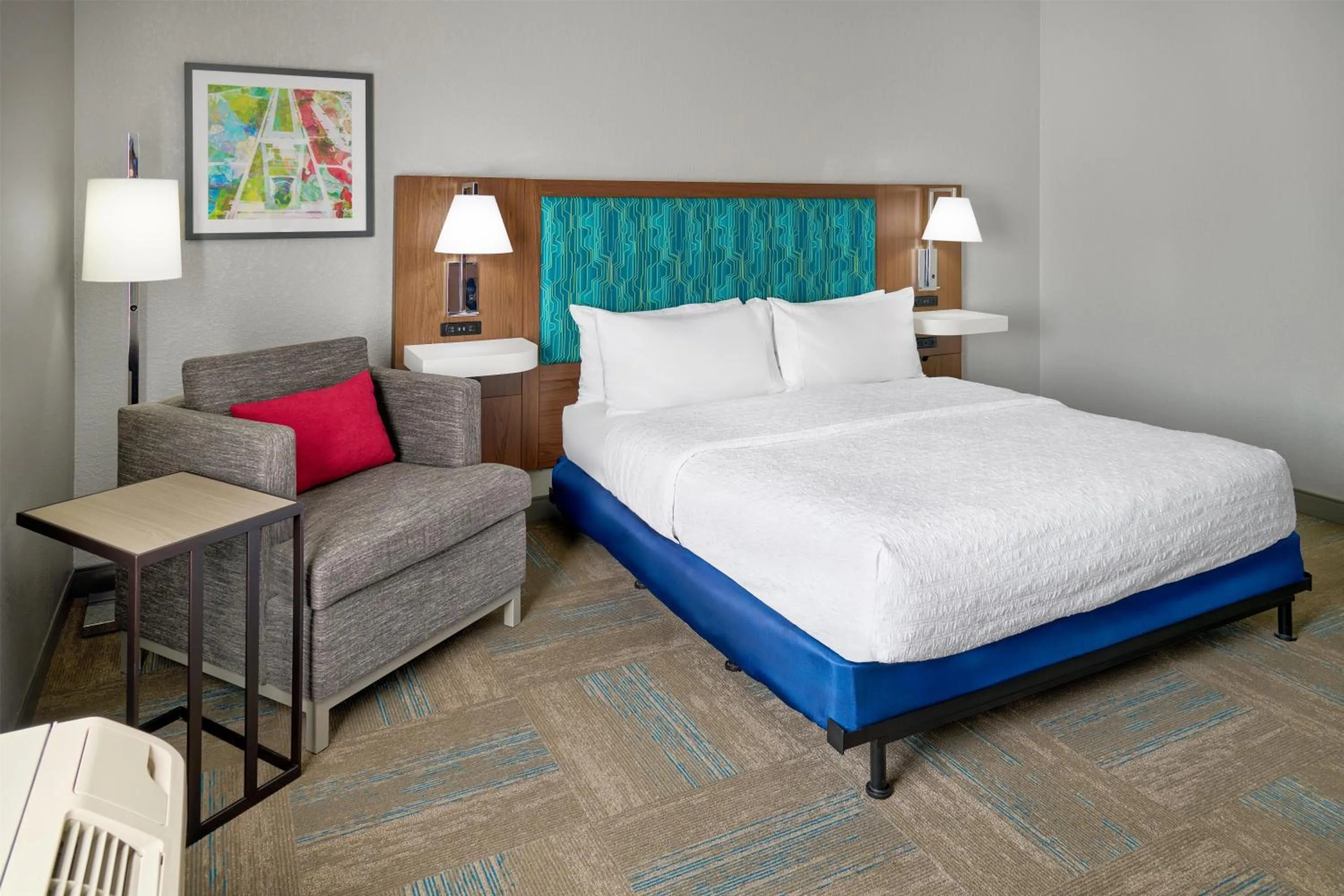 Bed in Hampton Inn Kansas City The Legends