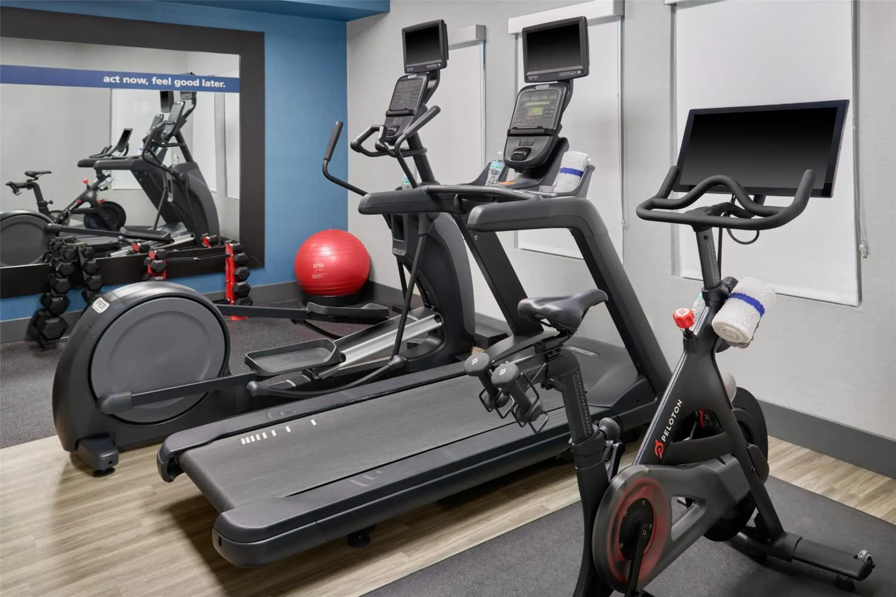 Fitness centre/facilities in Hampton Inn Kansas City The Legends Fitness centre/facilities in Hampton Inn Kansas City The Legends