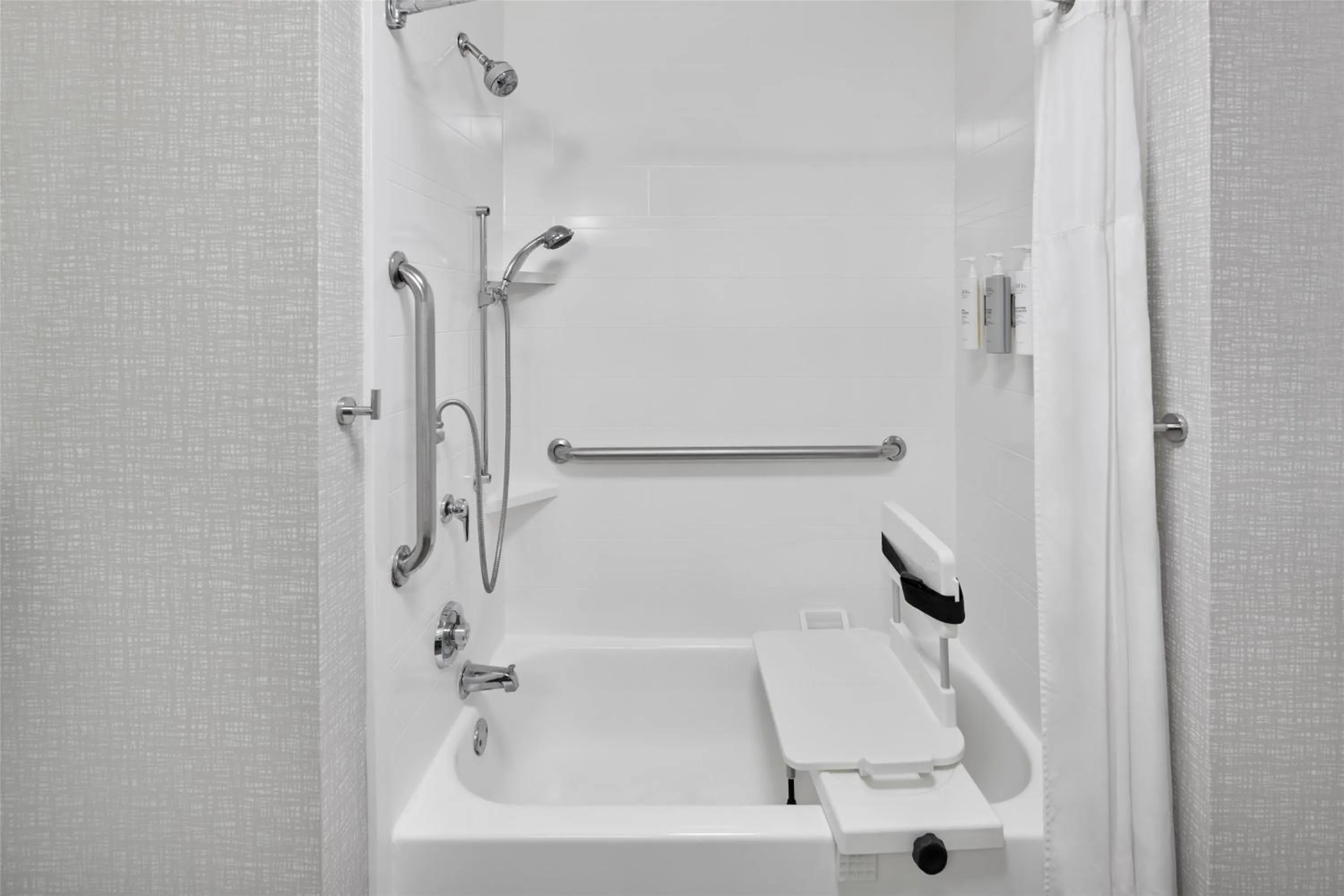 Bathroom in Hampton Inn Kansas City The Legends