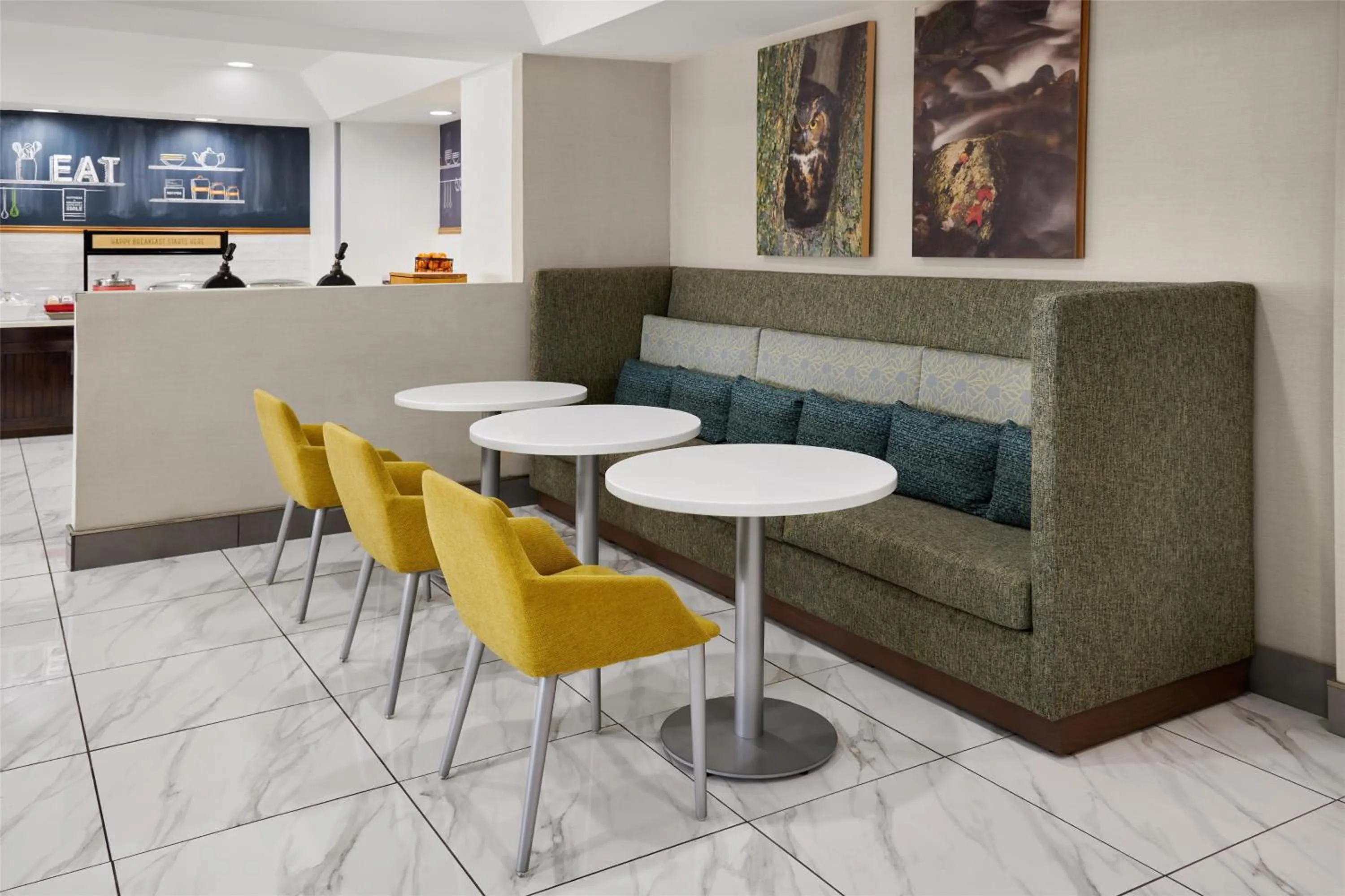 Breakfast in Hampton Inn Kansas City The Legends