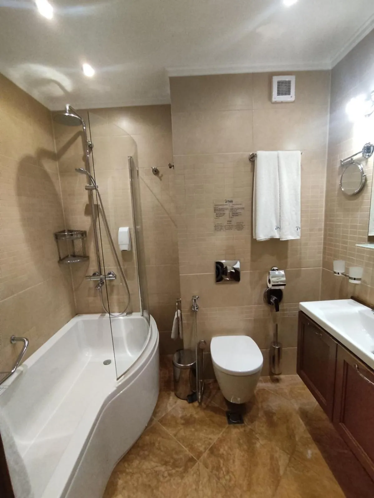 Shower in 7 Pools SPA Boutique Hotel