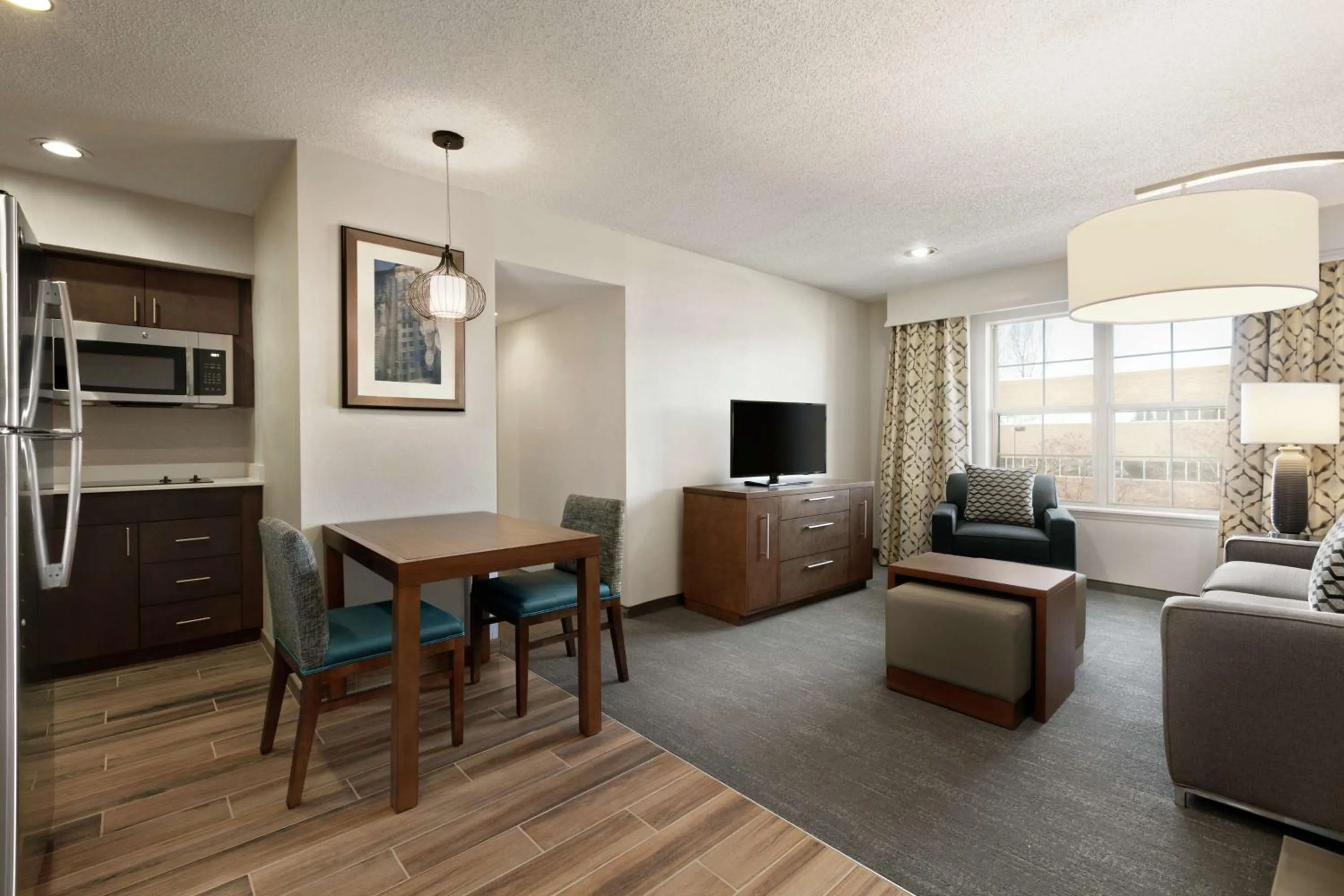 Living room, Bed in Homewood Suites by Hilton Kansas City Airport
