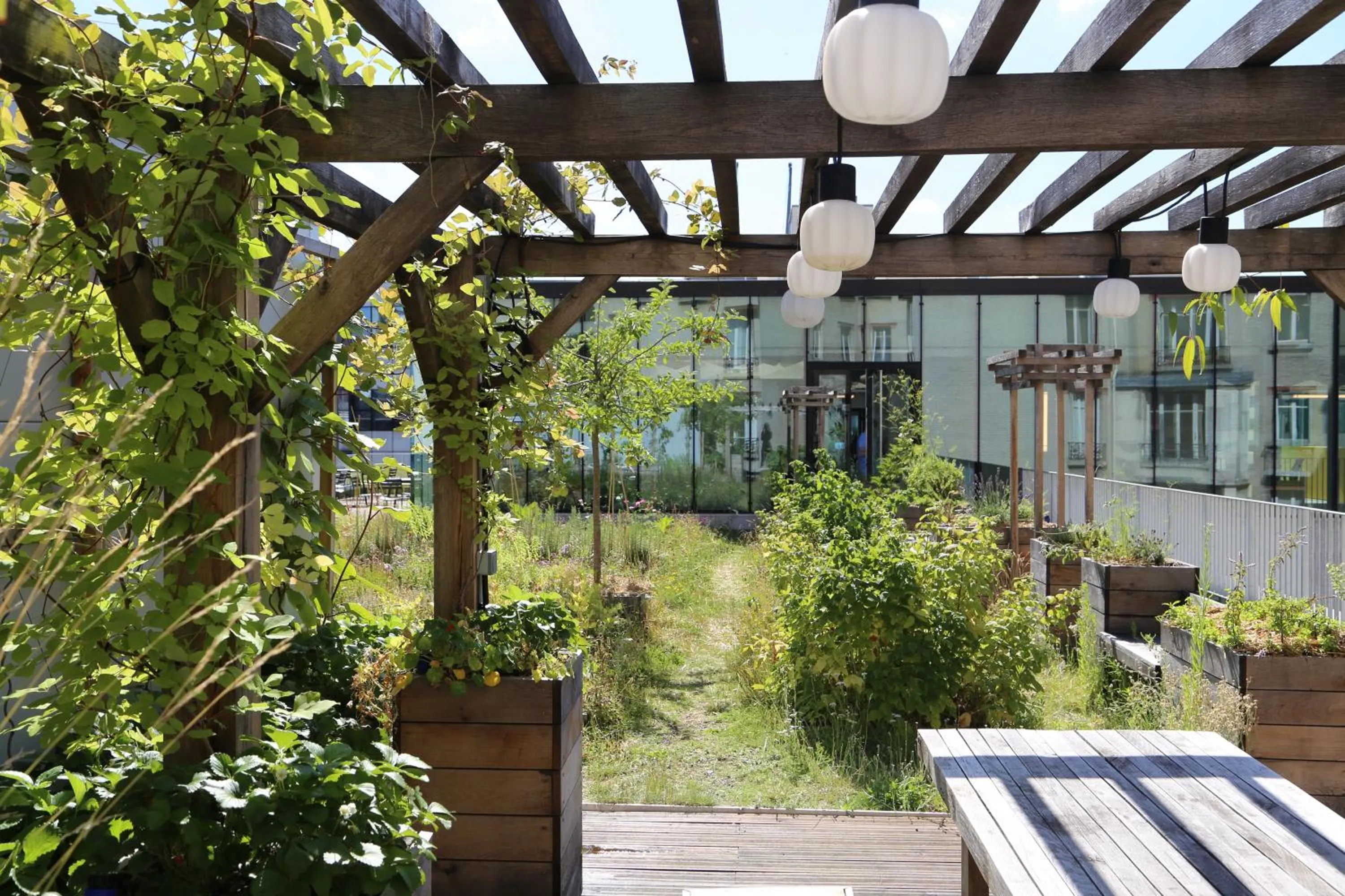 Property building in Deskopolitan House