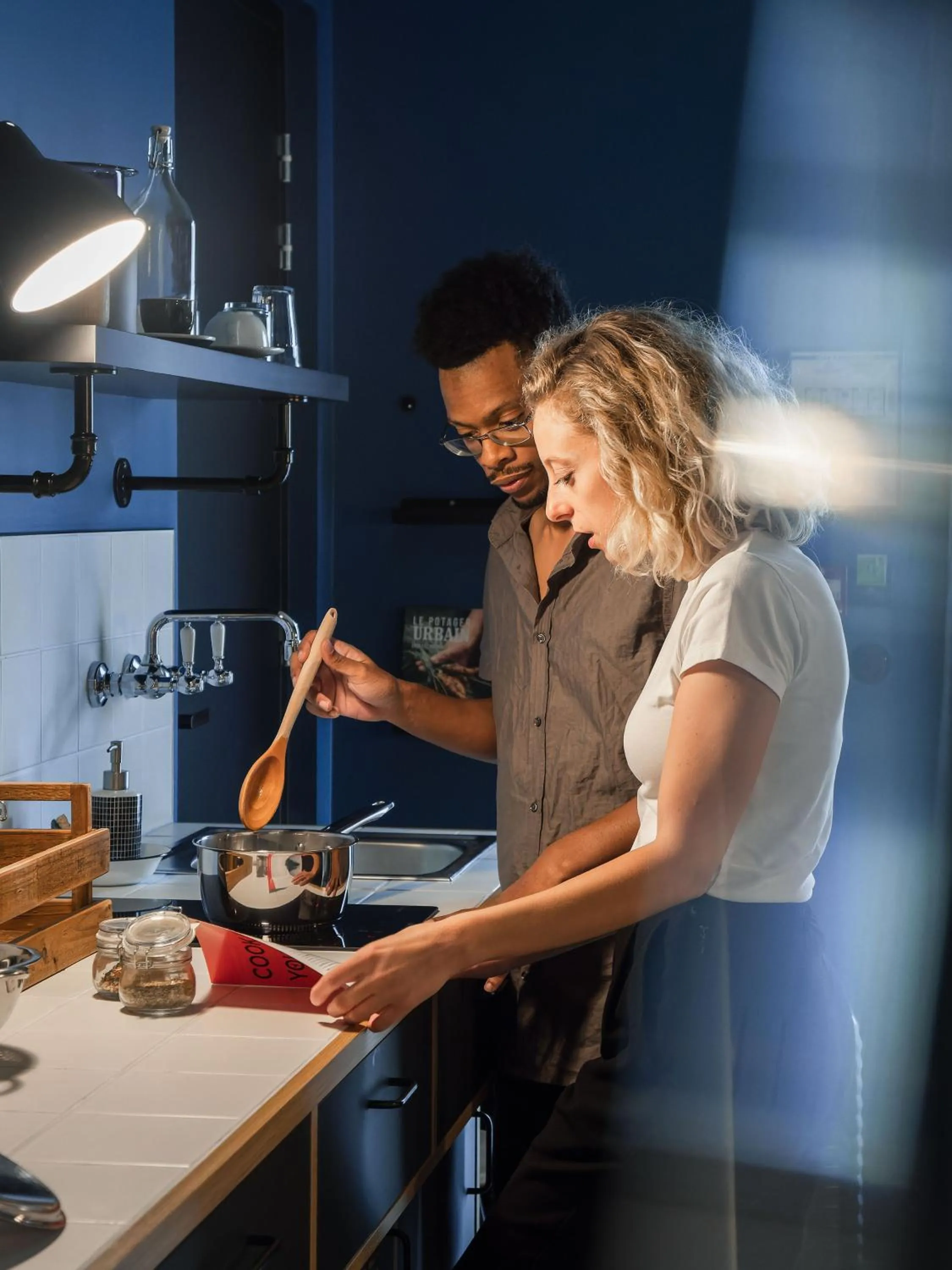 People in Deskopolitan House