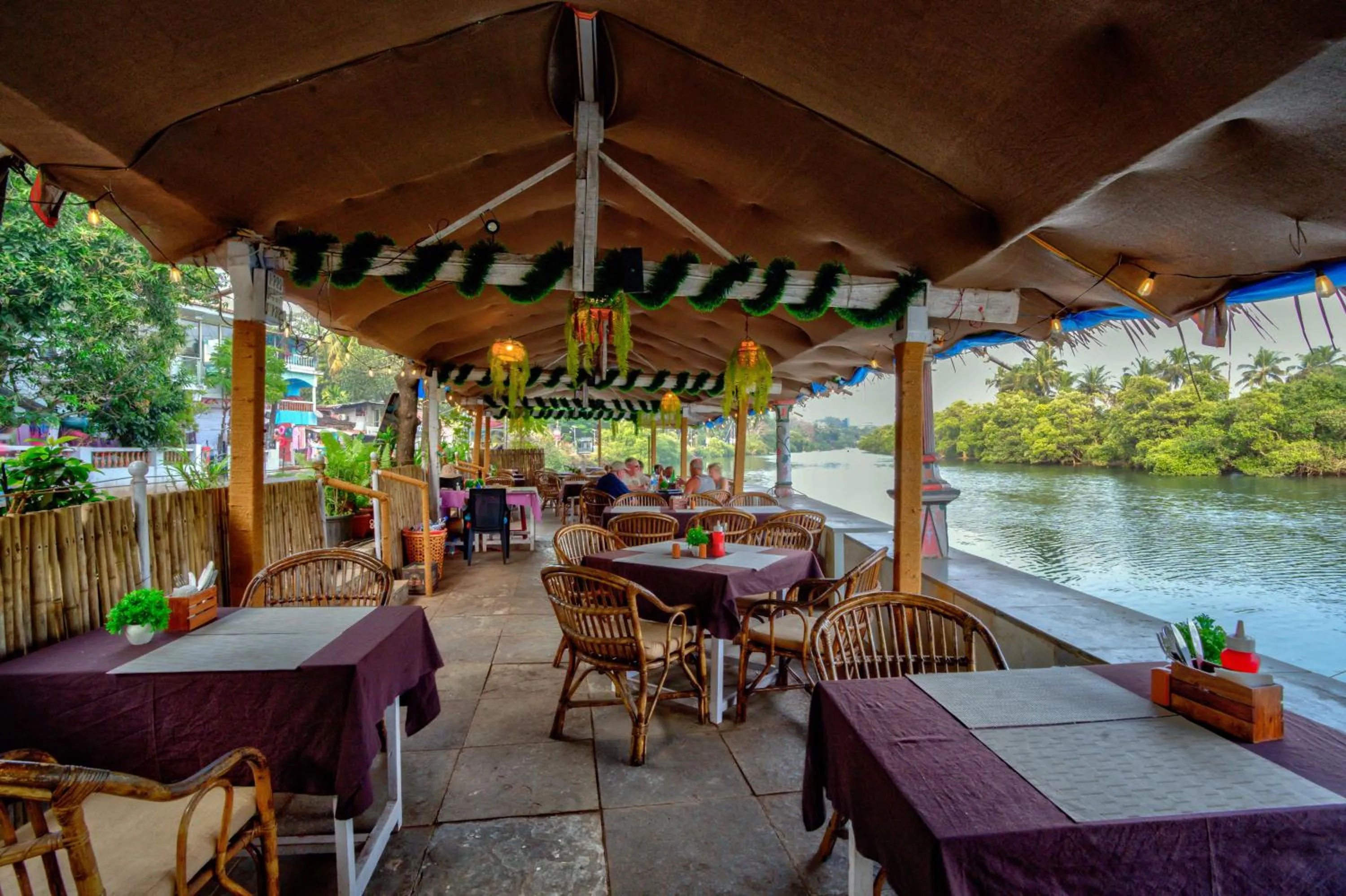 Mayonna Creek Side