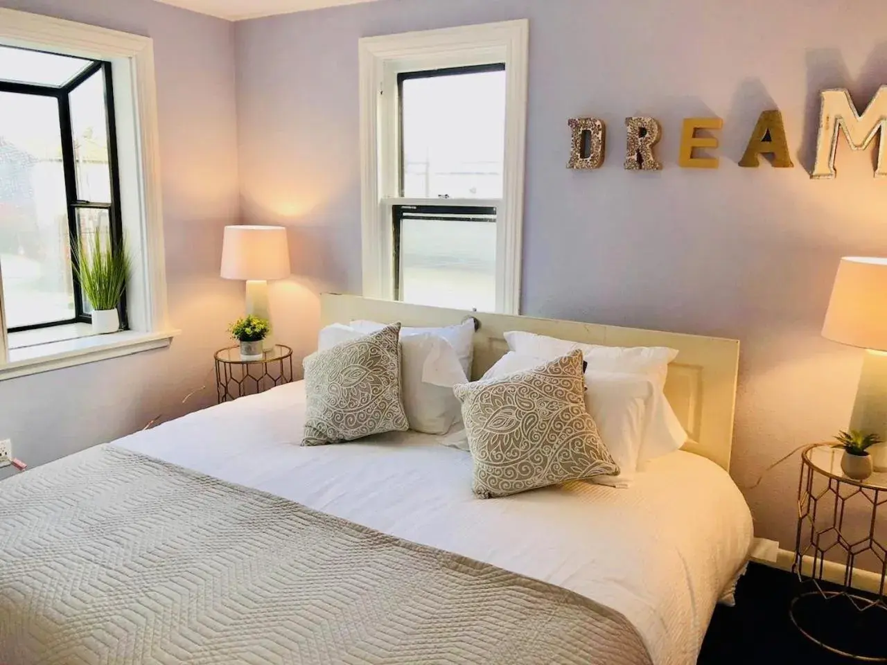 Bed in The ART INN Seattle Bed in The ART INN Seattle