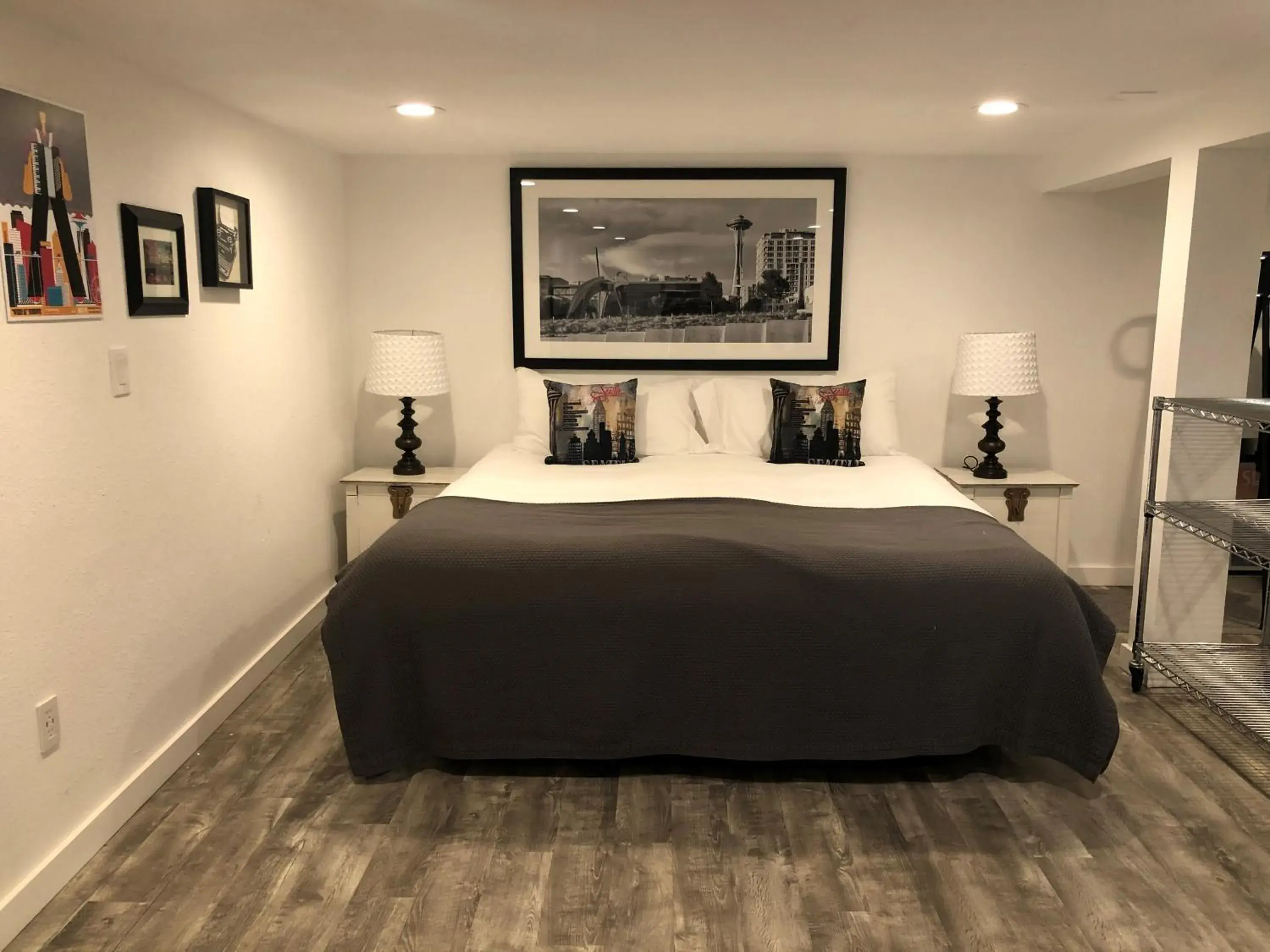 Bed in The ART INN Seattle Bed in The ART INN Seattle