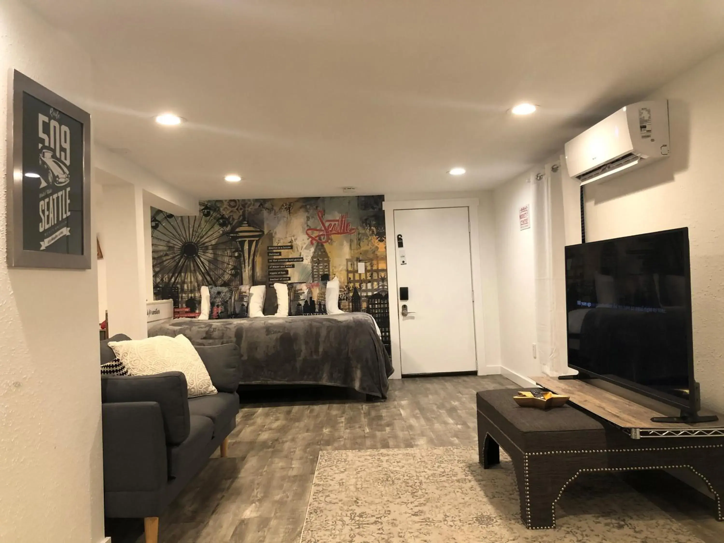 Bed in The ART INN Seattle Bed in The ART INN Seattle