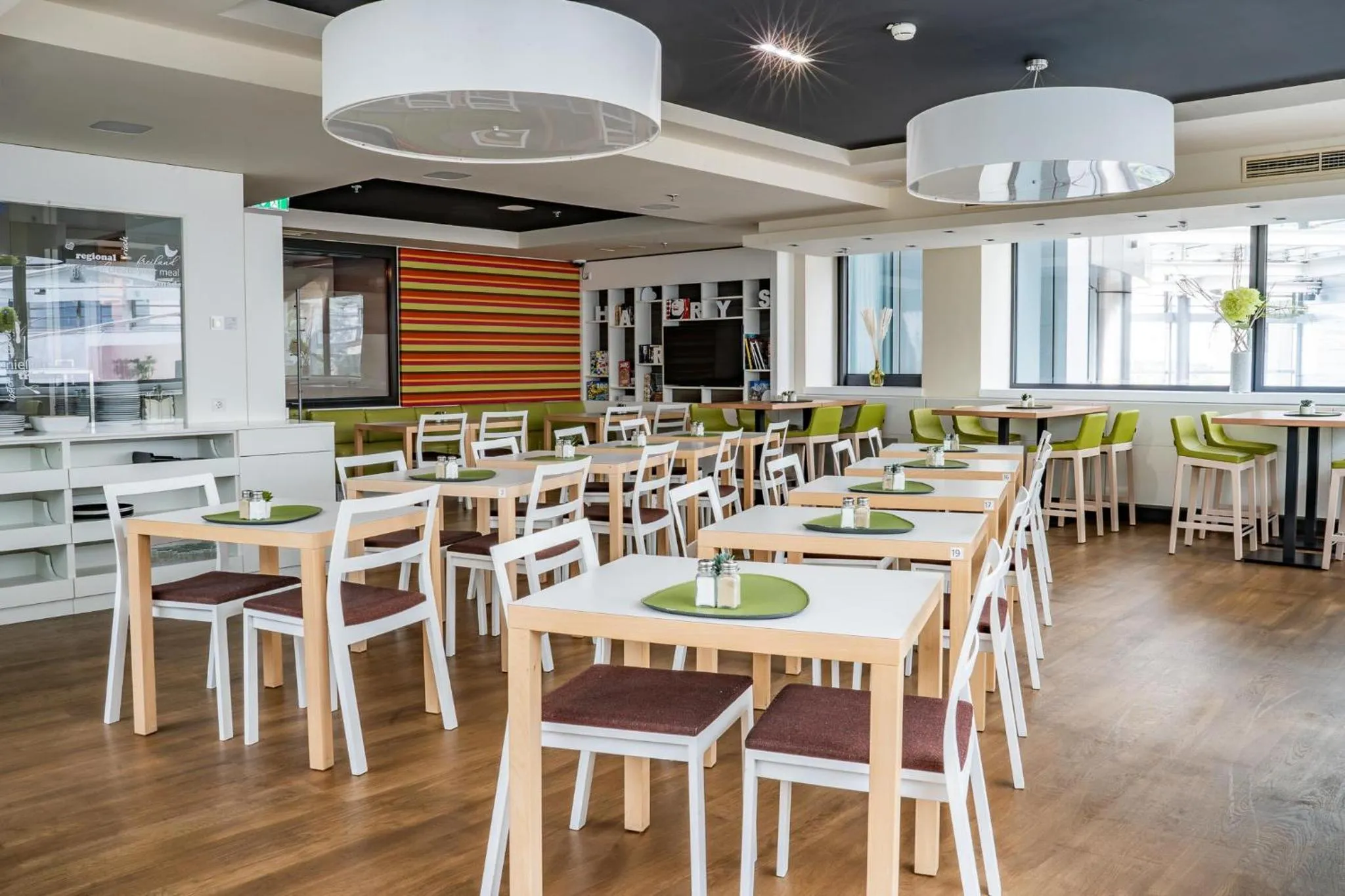 Restaurant/places to eat in harry's home Wien hotel & apartments