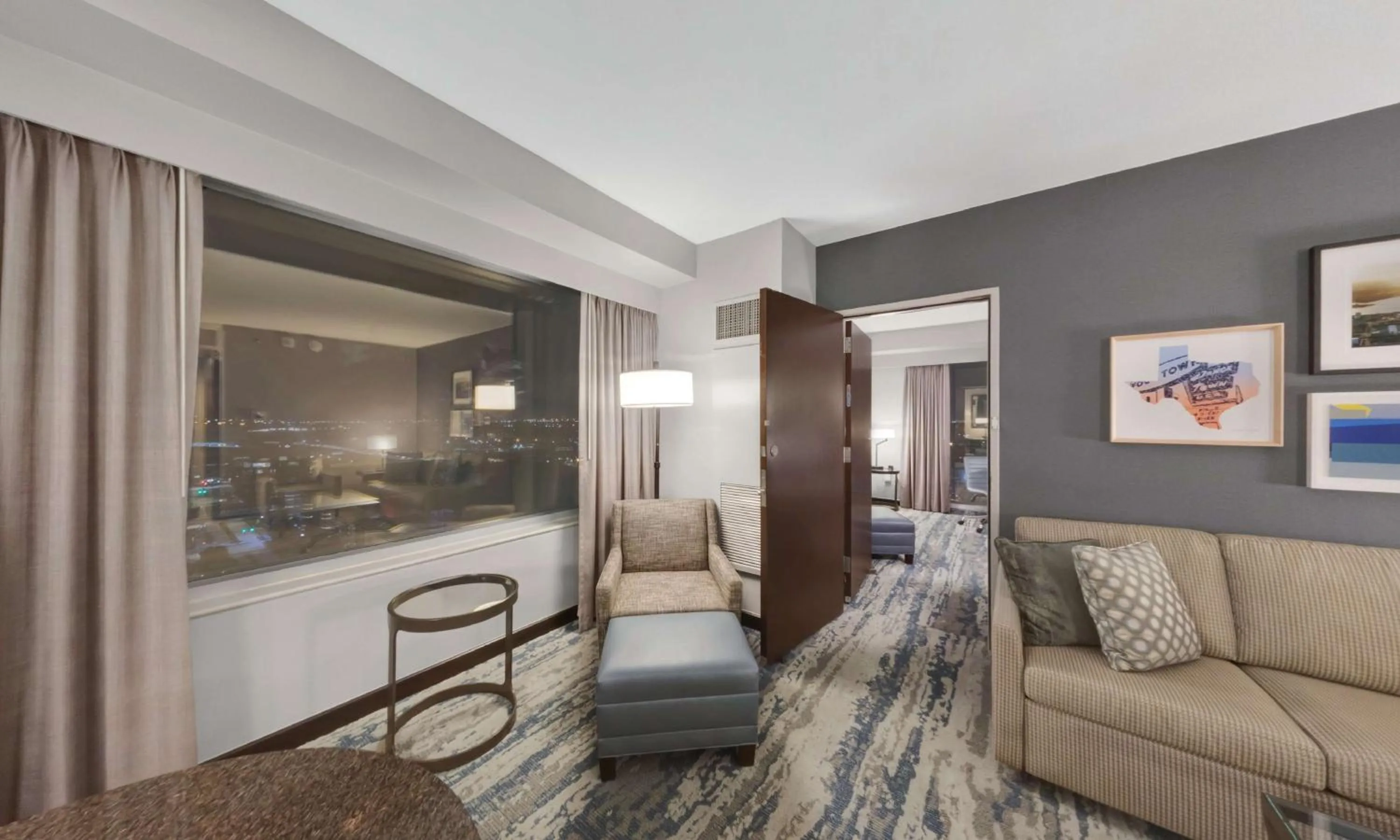 Living room in Hilton Americas - Houston