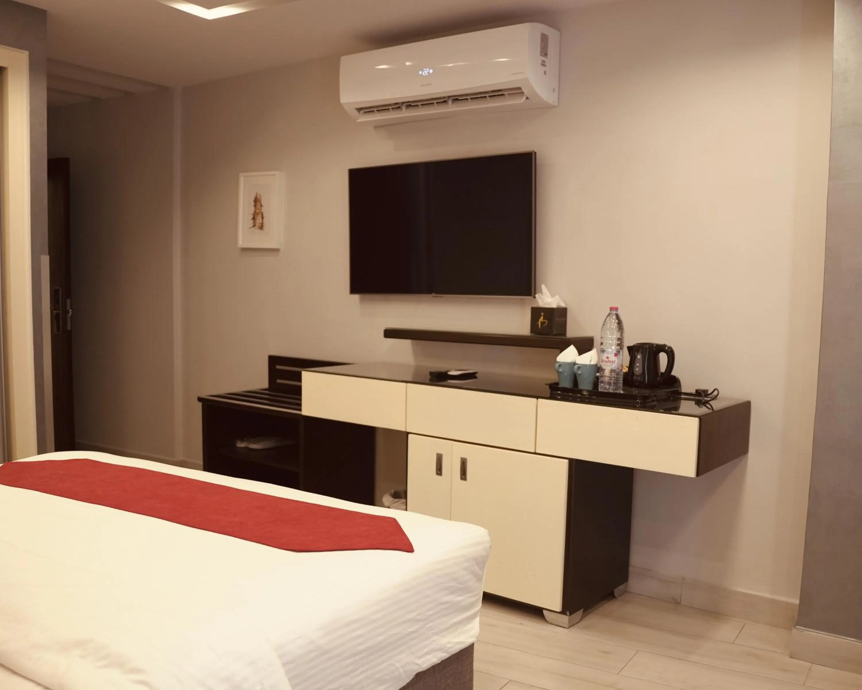 TV and multimedia, Bed in Petra Boutique Hotel