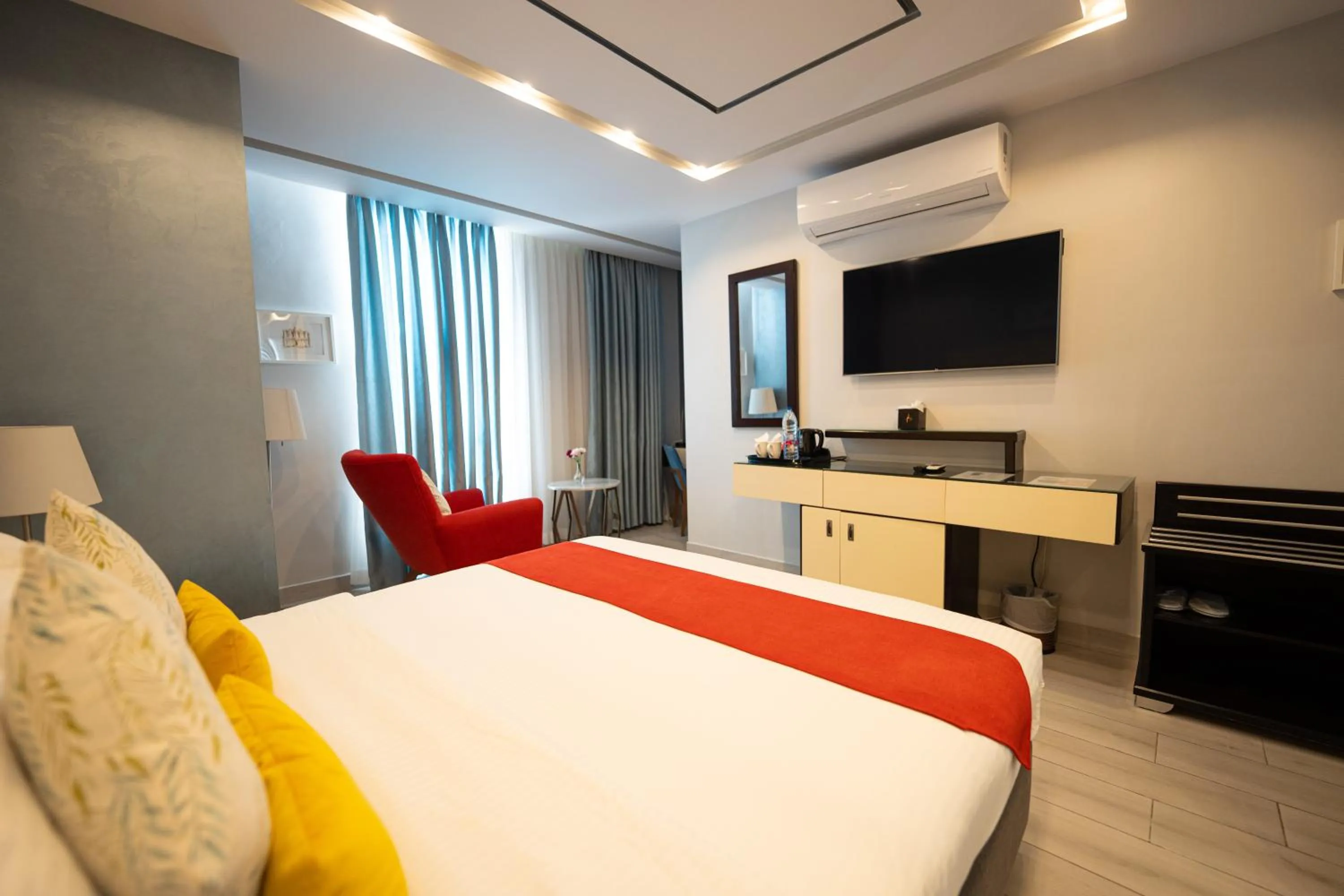 TV and multimedia, Bed in Petra Boutique Hotel